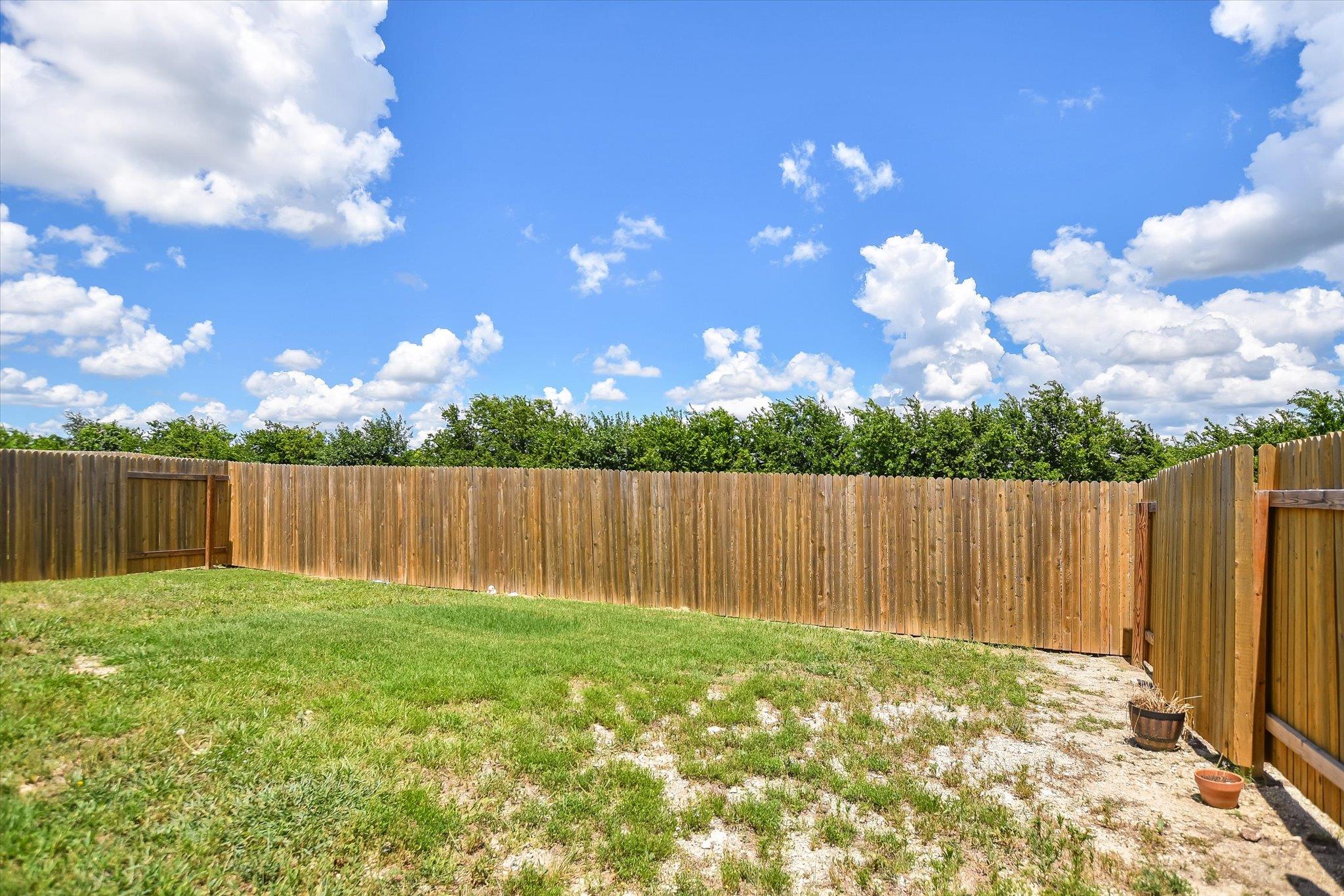 145 Riverdale Dr, Jarrell, TX 76537