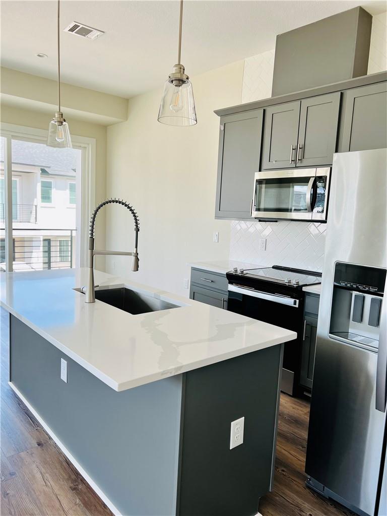 12001 Vista Parke Dr SW # 204, Austin, TX 78726