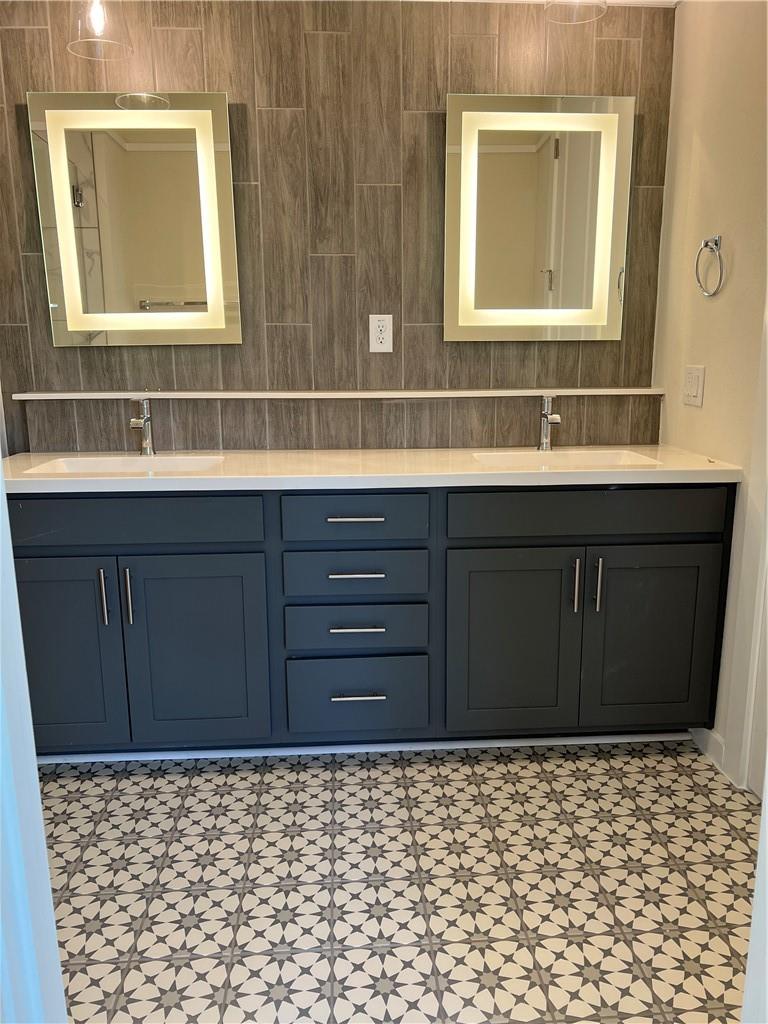 12001 Vista Parke Dr SW # 204, Austin, TX 78726