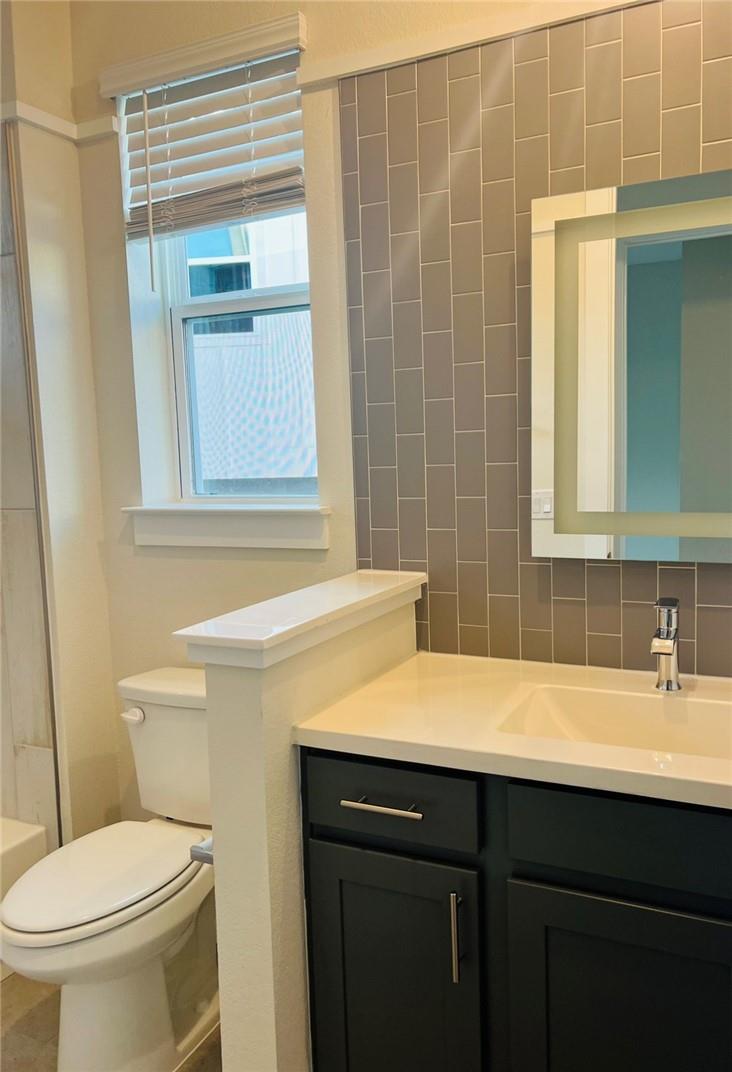 12001 Vista Parke Dr SW # 204, Austin, TX 78726