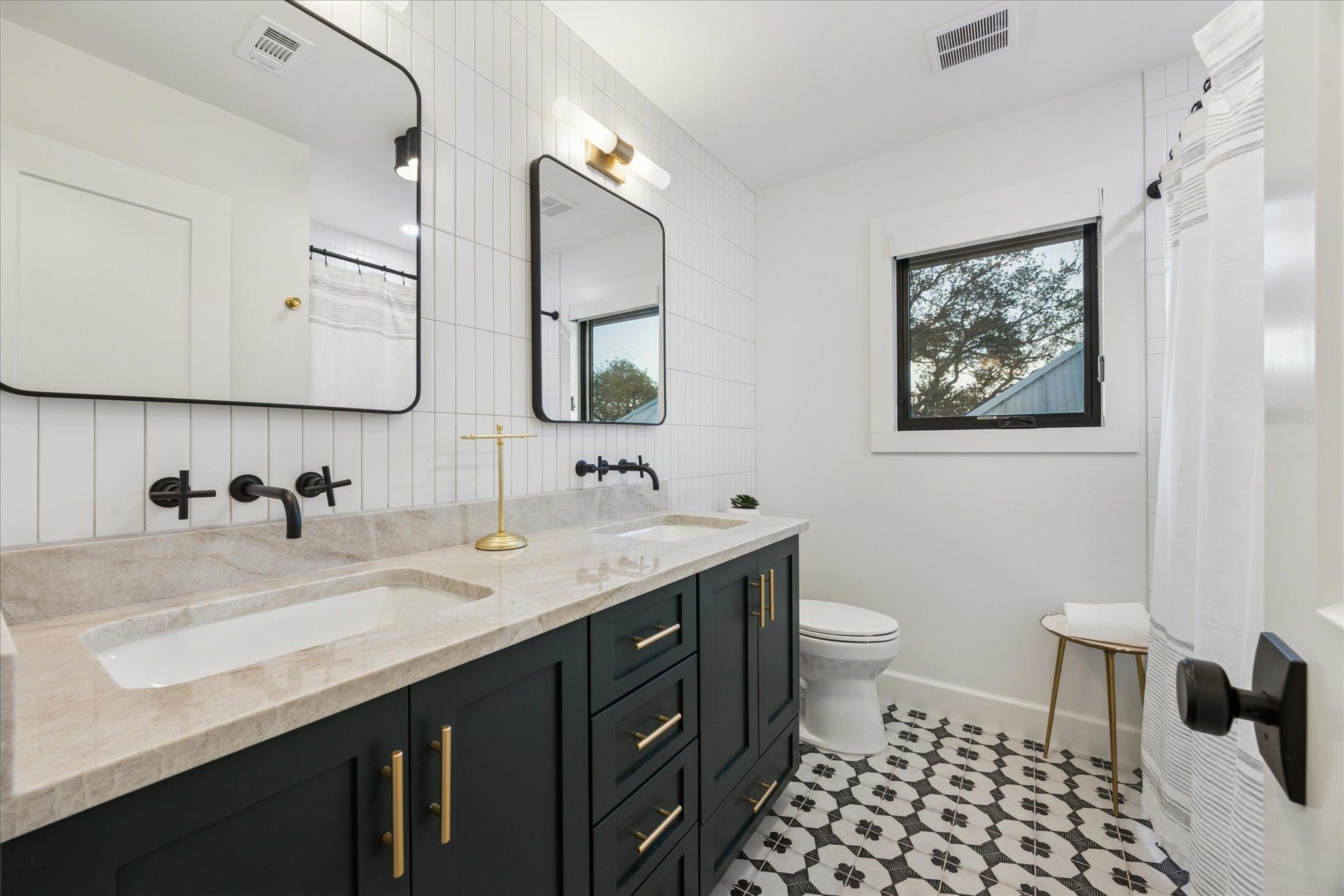 1024 Hidden Hills Dr, Dripping Springs, TX 78620