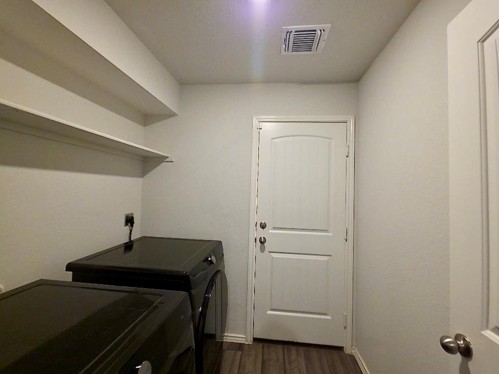 1828 T H Johnson Dr, Taylor, TX 76574