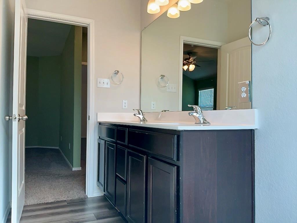 1828 T H Johnson Dr, Taylor, TX 76574