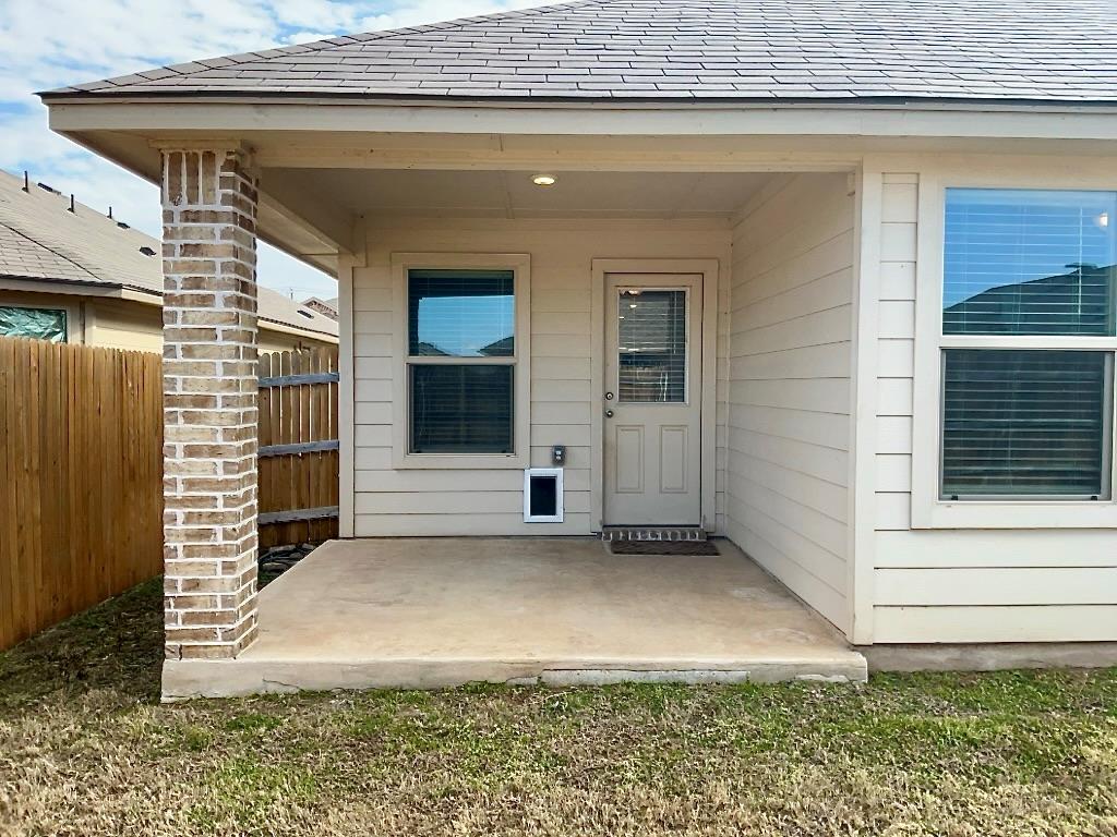 1828 T H Johnson Dr, Taylor, TX 76574