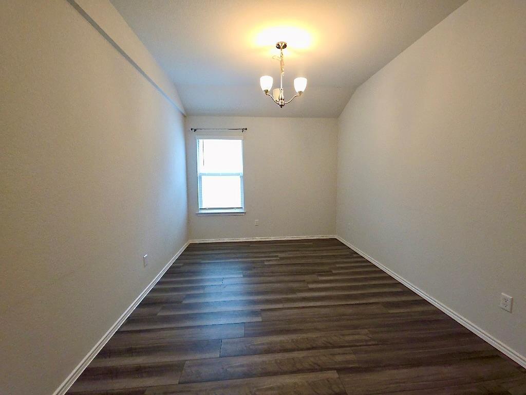 1828 T H Johnson Dr, Taylor, TX 76574