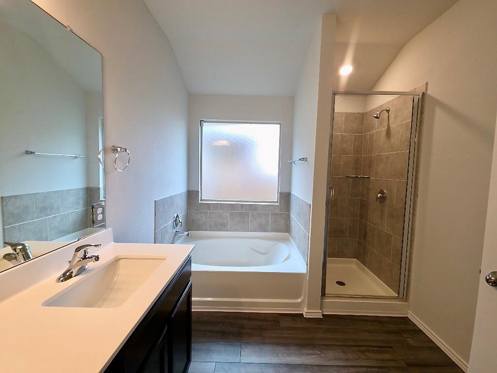 1828 T H Johnson Dr, Taylor, TX 76574