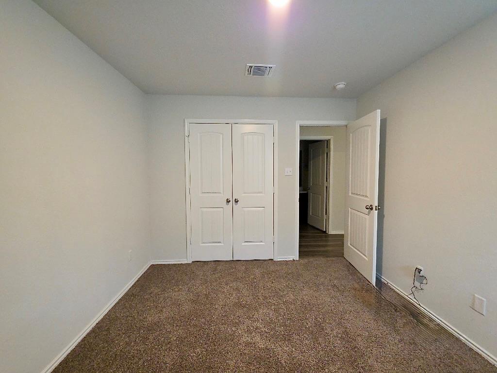 1828 T H Johnson Dr, Taylor, TX 76574