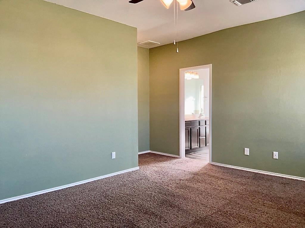 1828 T H Johnson Dr, Taylor, TX 76574