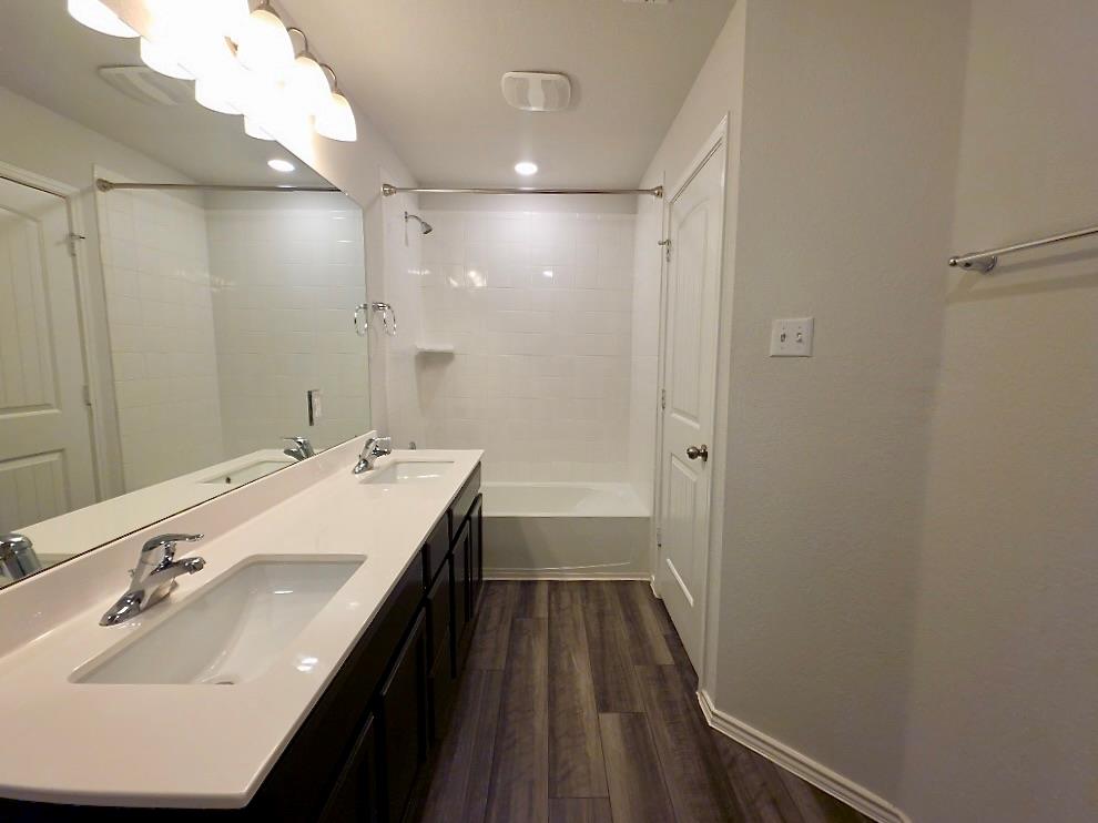 1828 T H Johnson Dr, Taylor, TX 76574