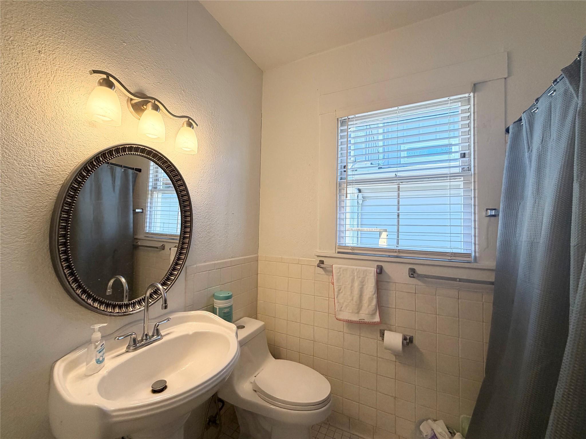 407 W 35th St # A, Austin, TX 78705