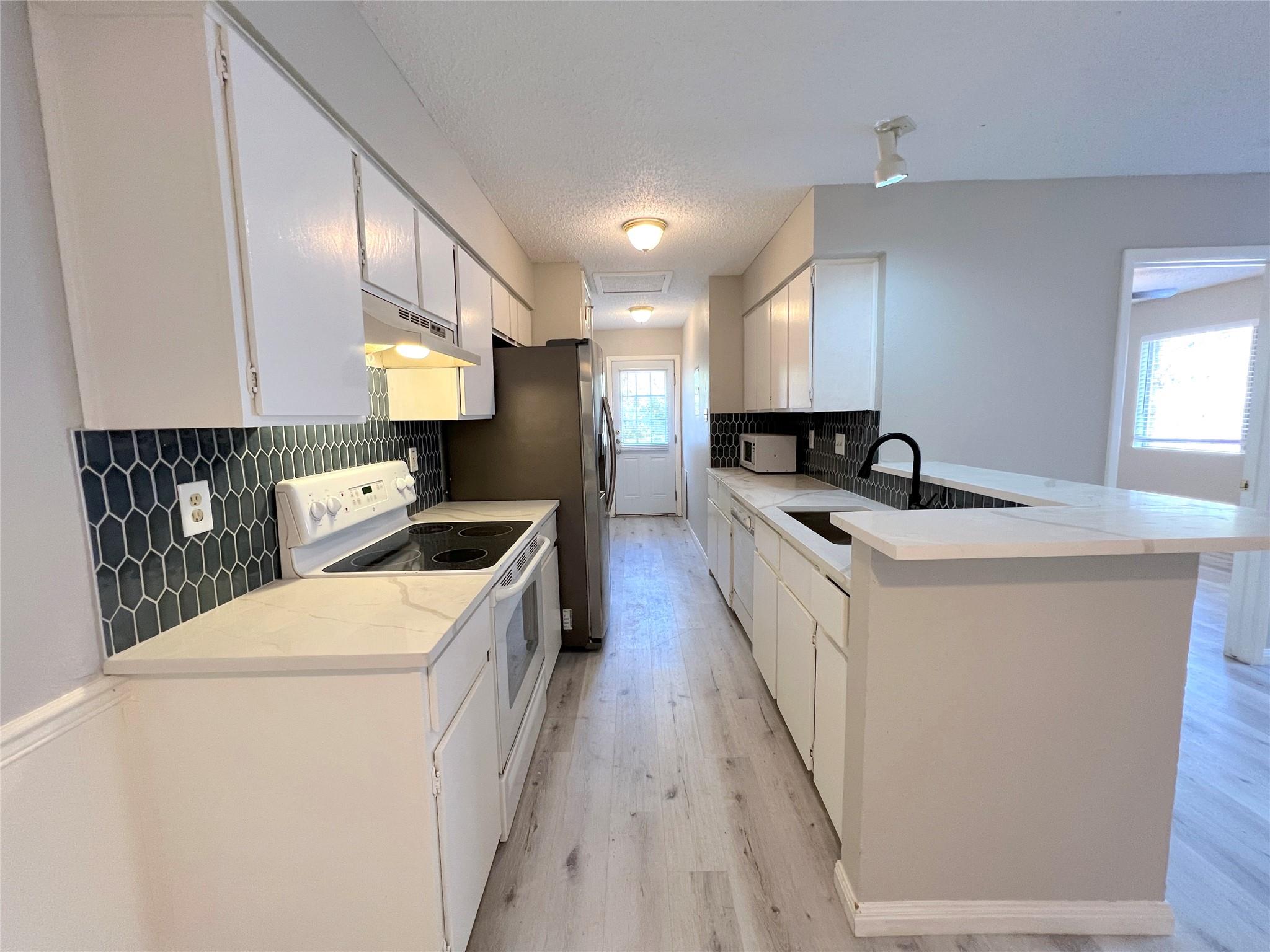 9900 Hundred Oaks Cir # B, Austin, TX 78750