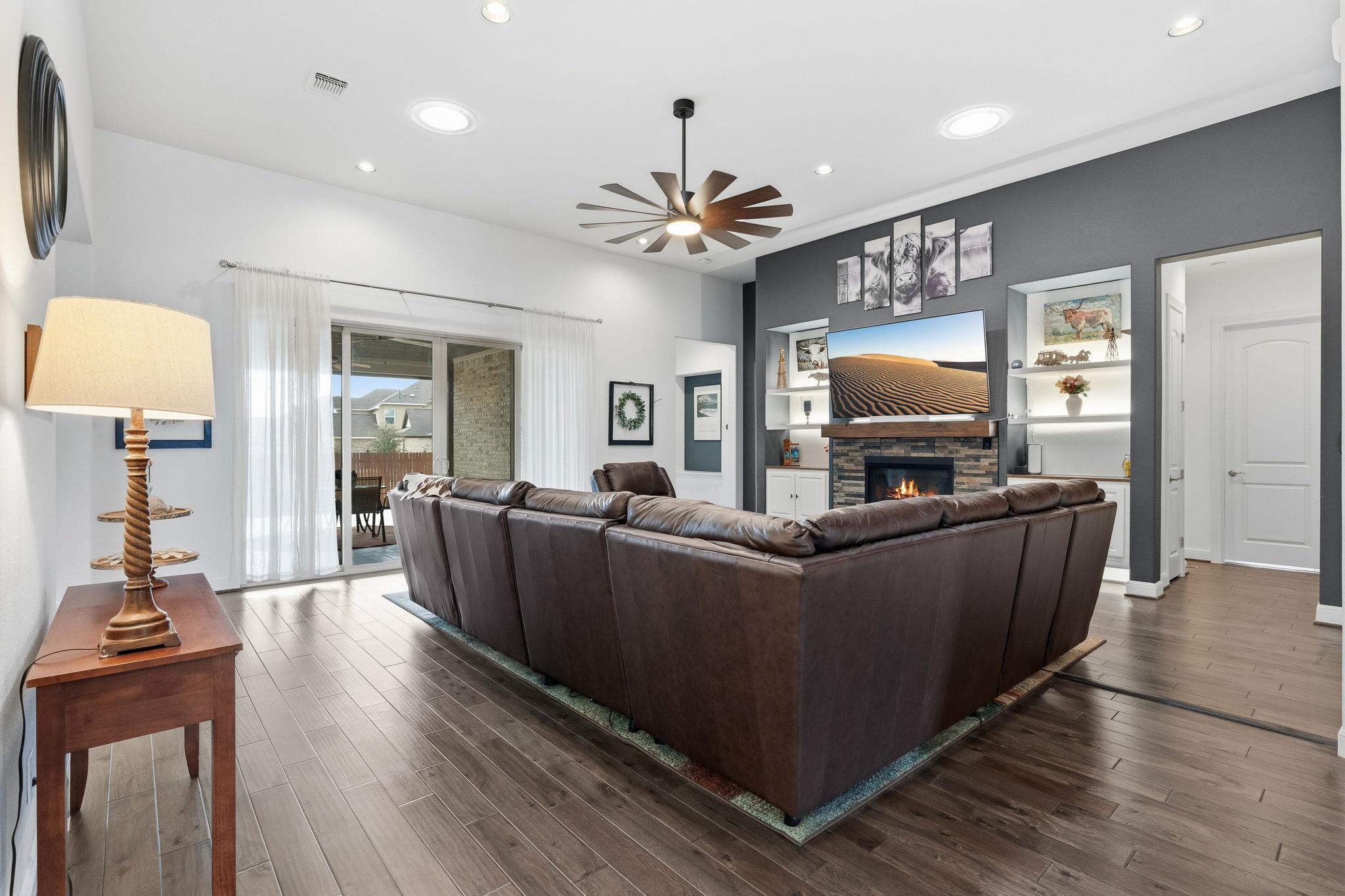 213 Garden Gate Ln, Liberty Hill, TX 78642