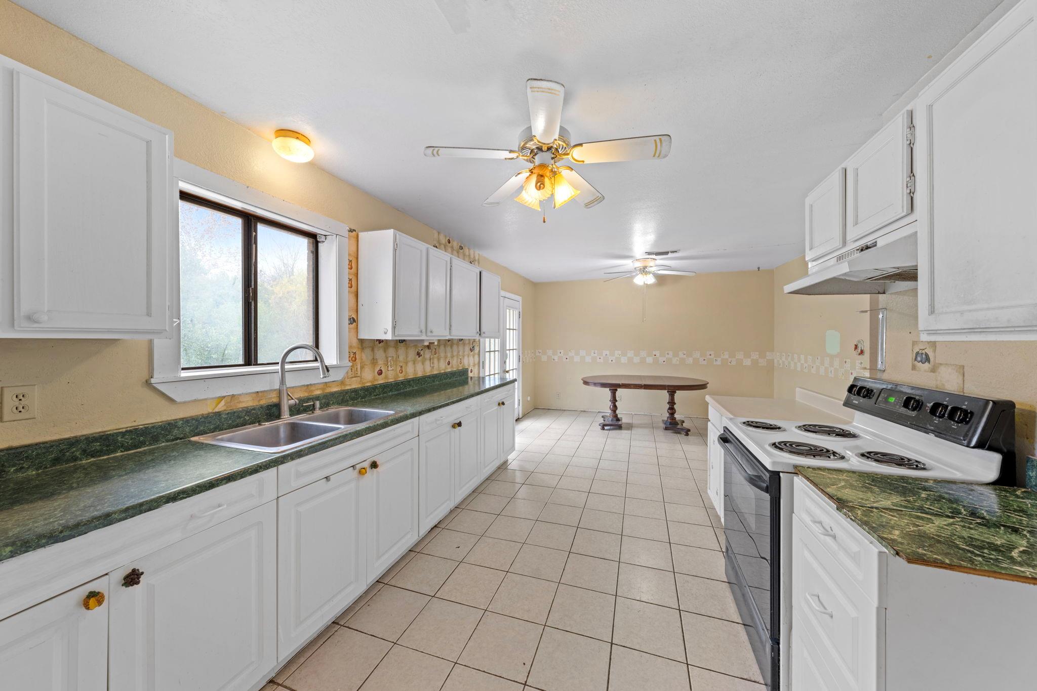 311 Leslie Dr, Kerrville, TX 78028