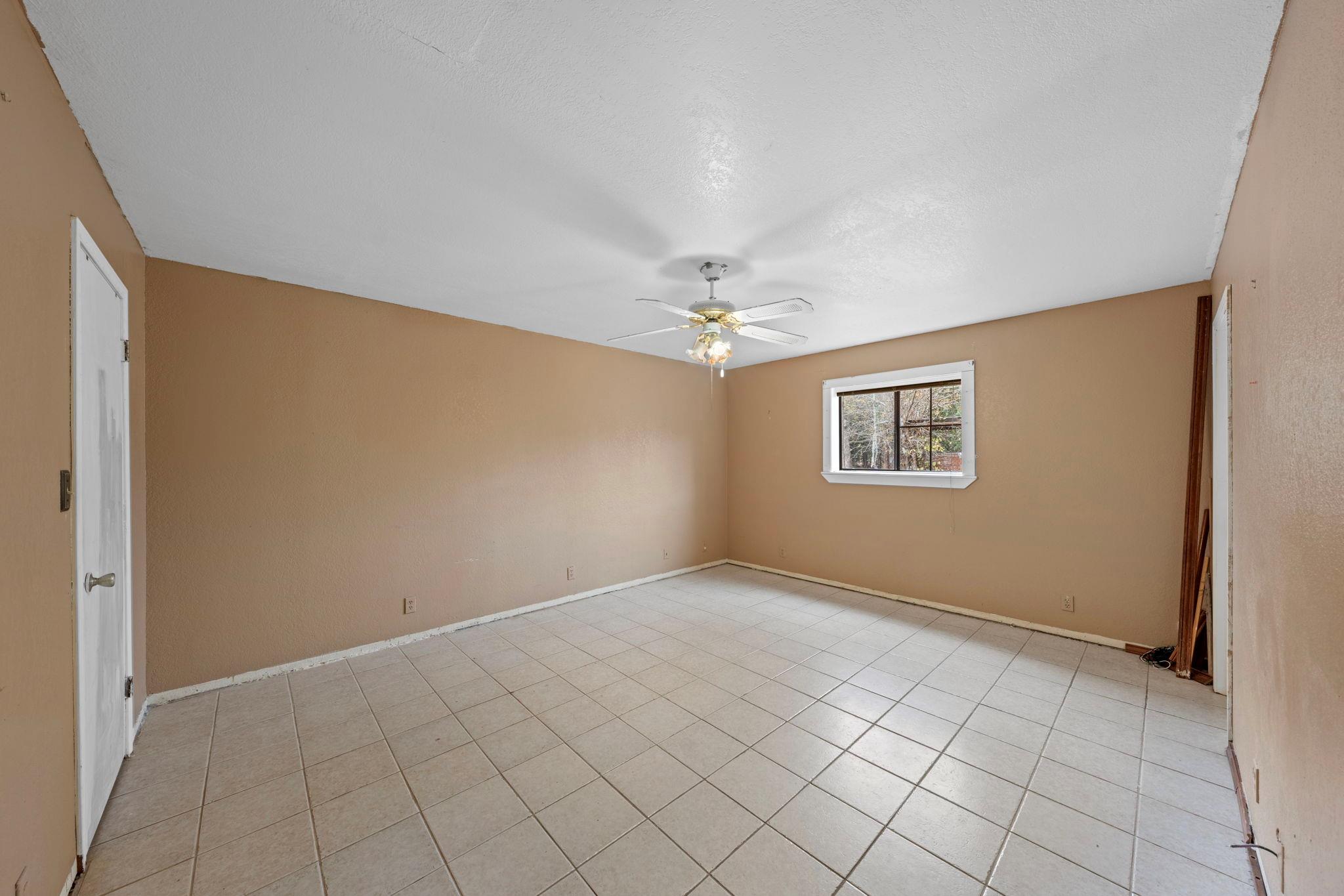 311 Leslie Dr, Kerrville, TX 78028