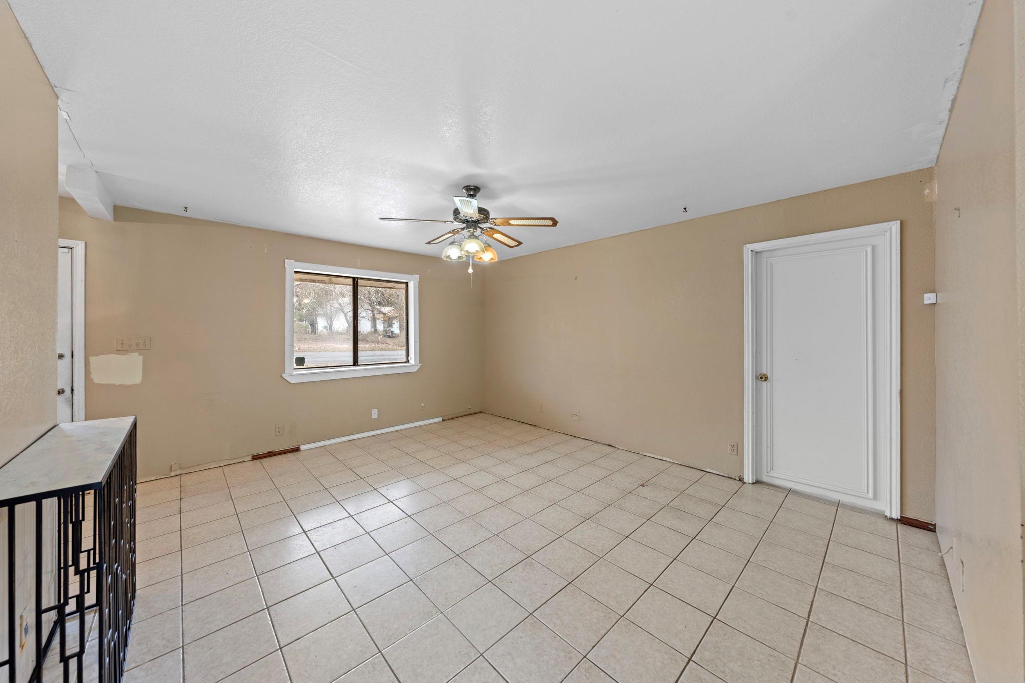 311 Leslie Dr, Kerrville, TX 78028