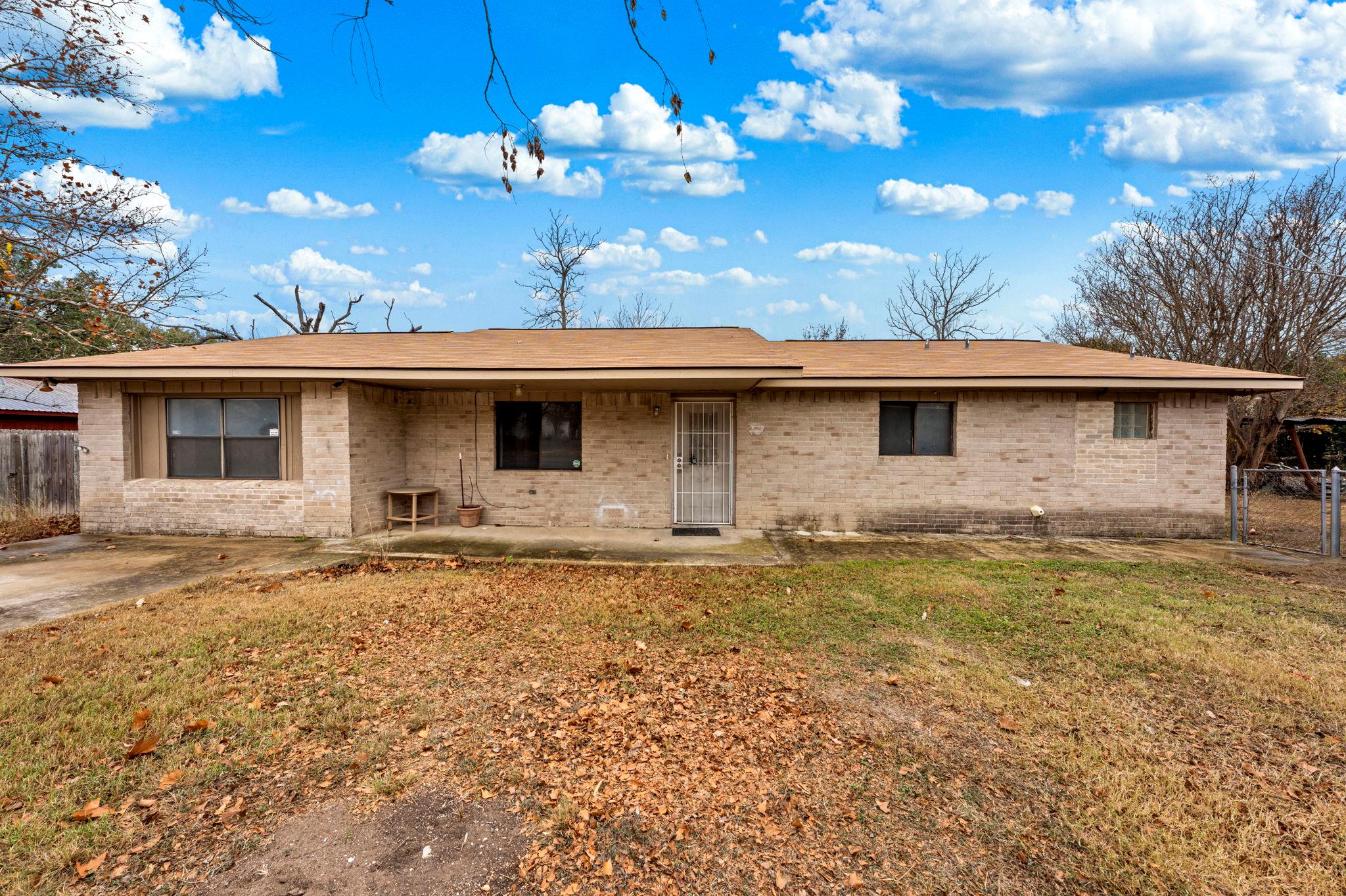 311 Leslie Dr, Kerrville, TX 78028