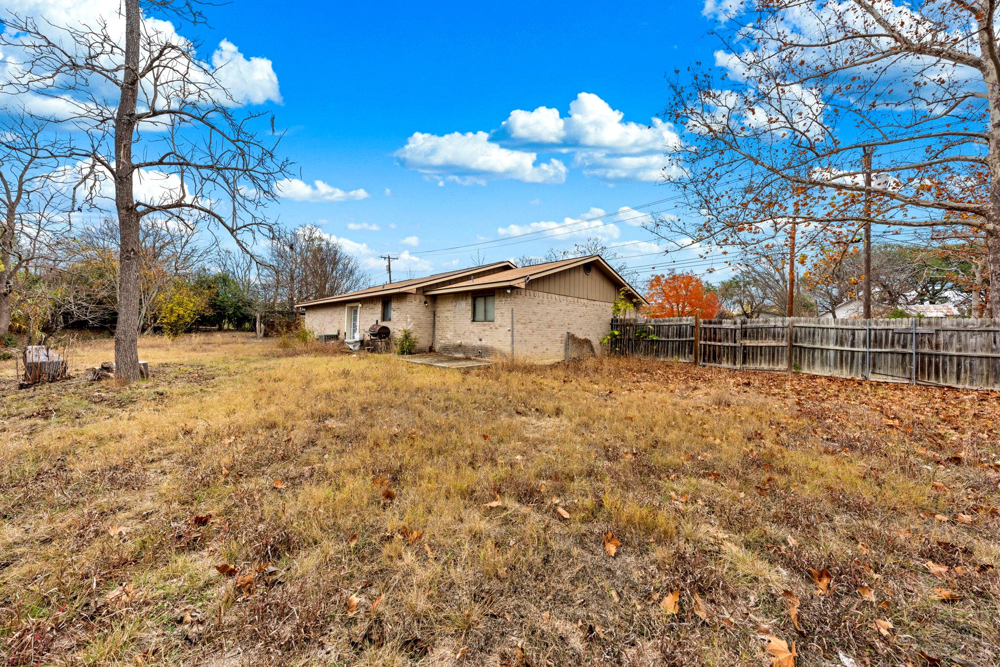 311 Leslie Dr, Kerrville, TX 78028