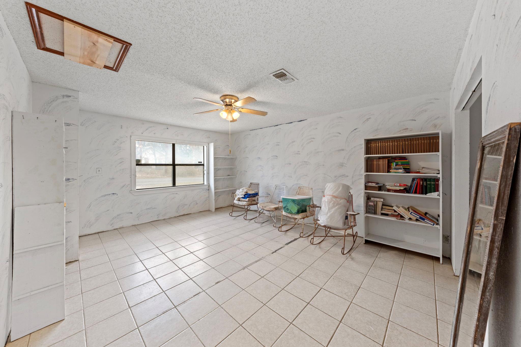 311 Leslie Dr, Kerrville, TX 78028