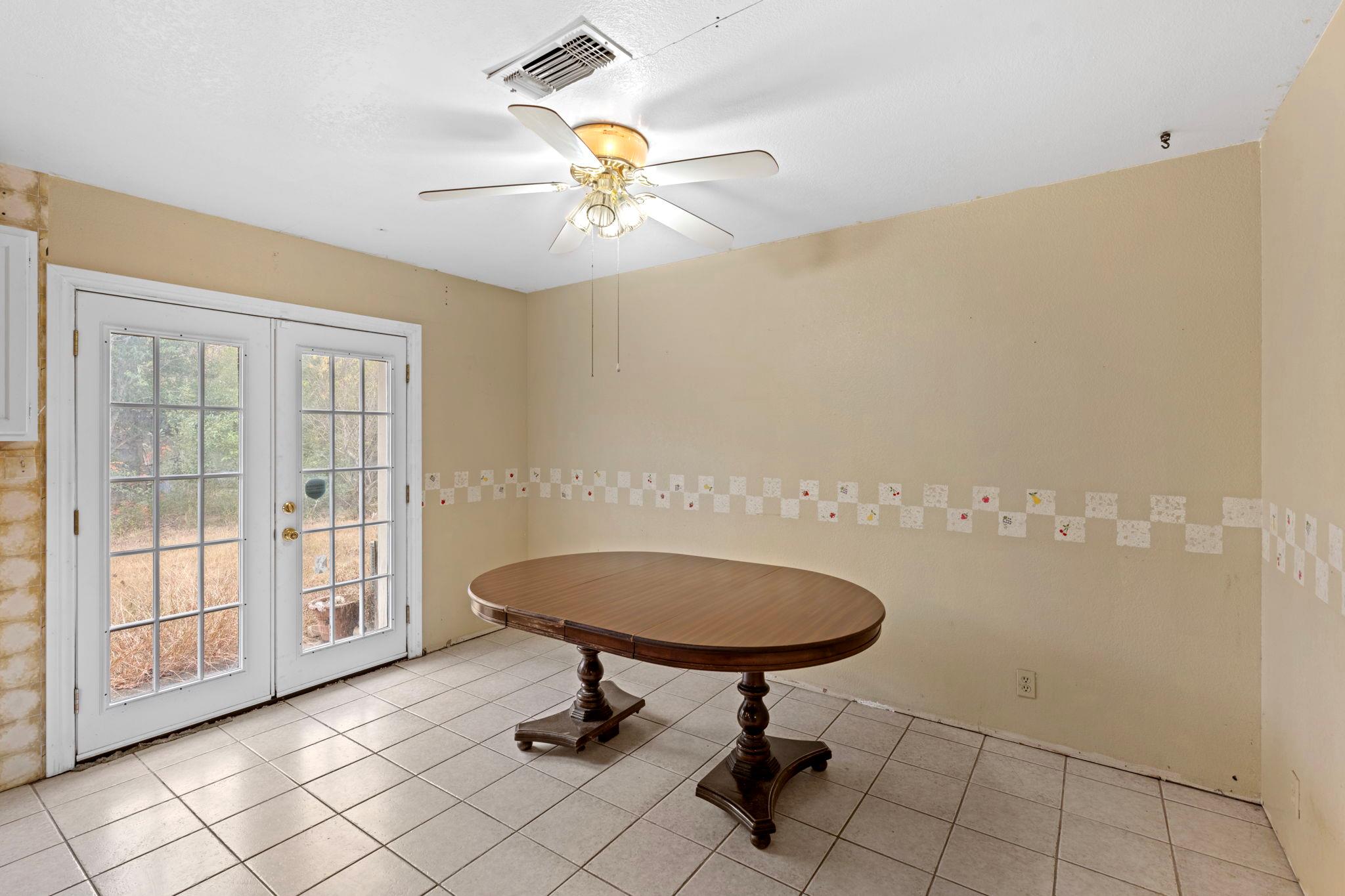 311 Leslie Dr, Kerrville, TX 78028