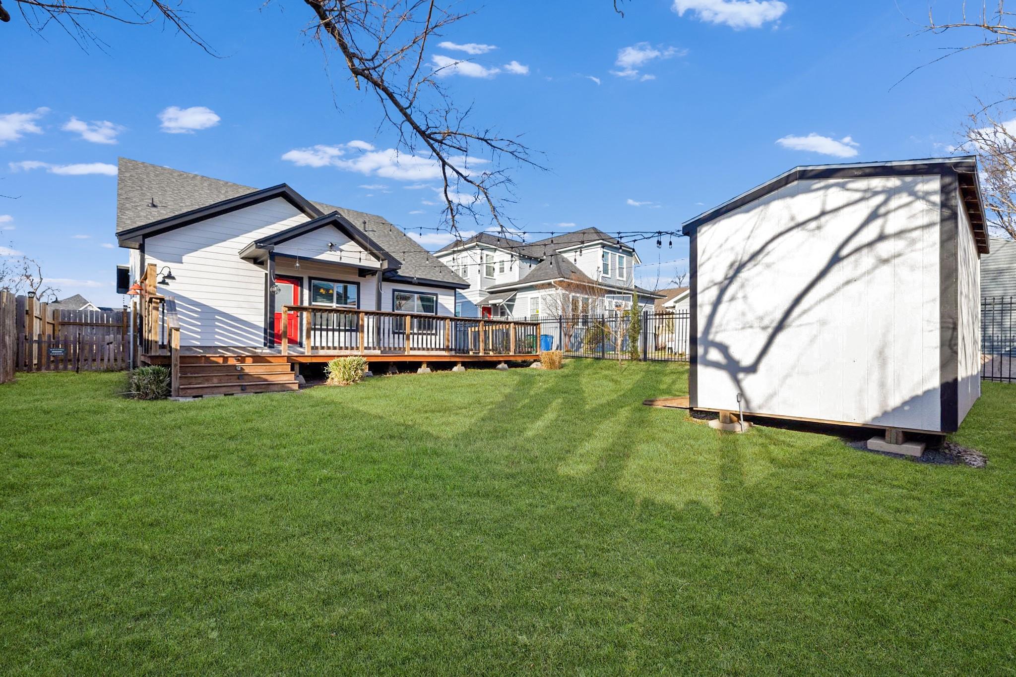 609A W 7th St, Taylor, TX 76574