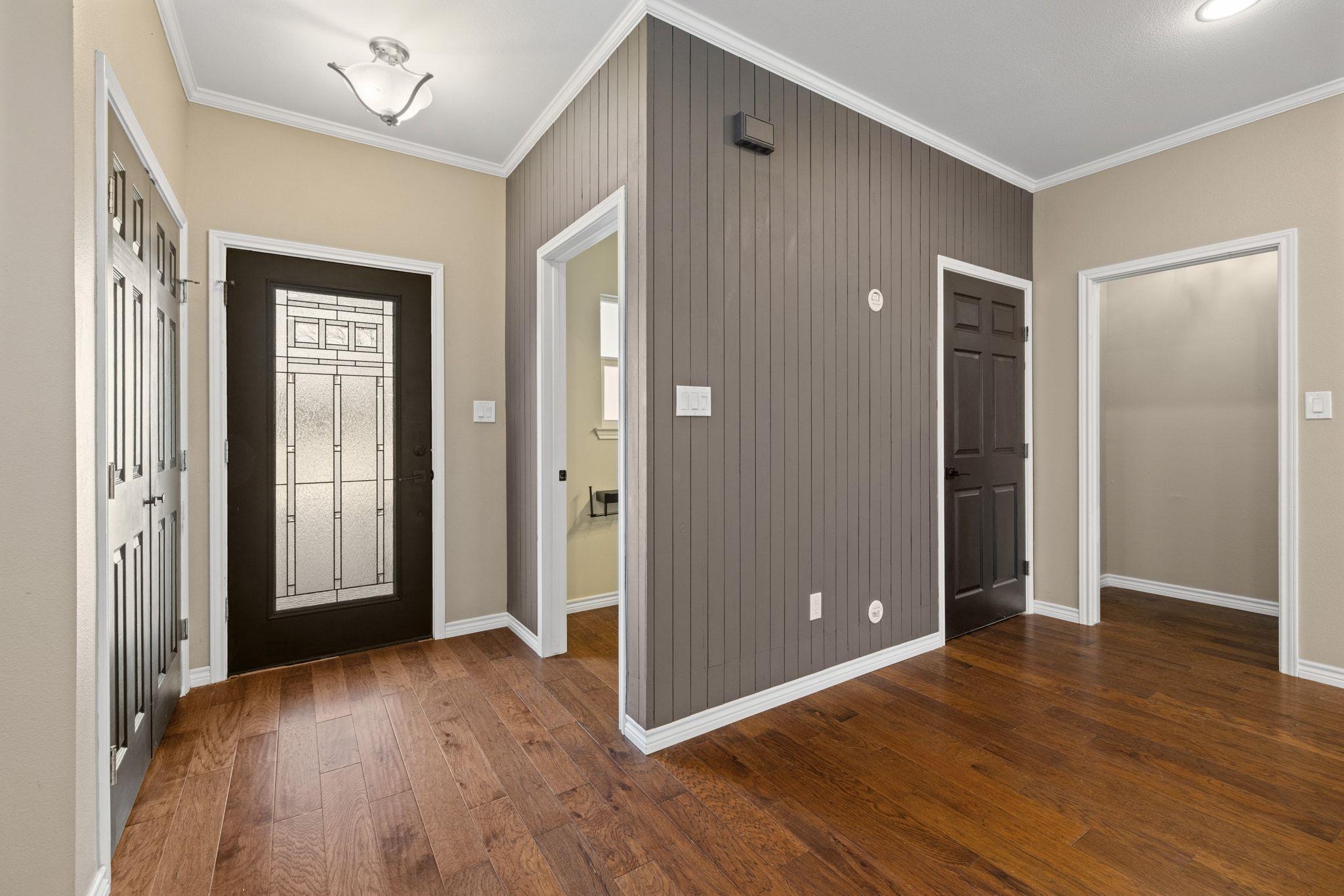 609A W 7th St, Taylor, TX 76574