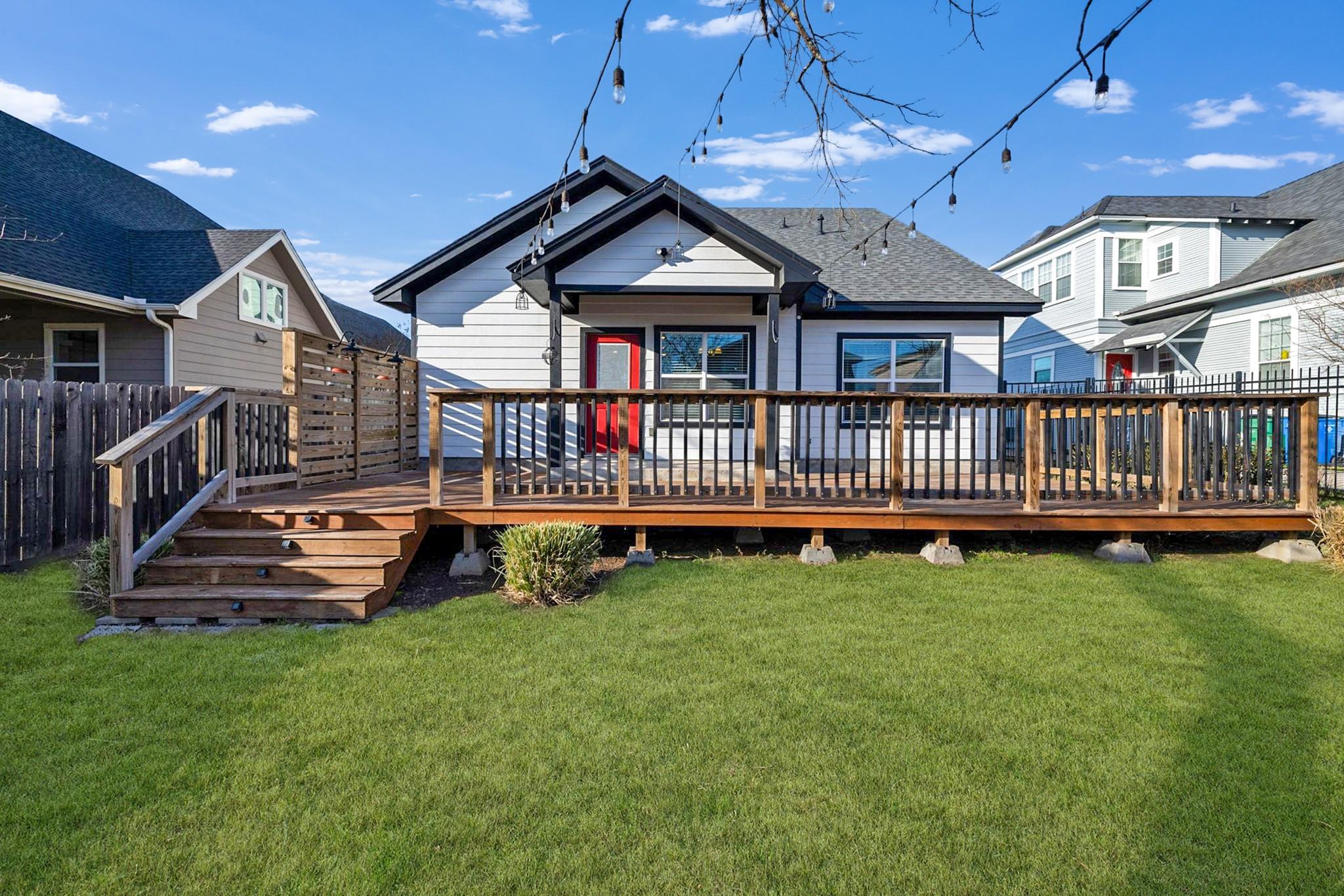 609A W 7th St, Taylor, TX 76574