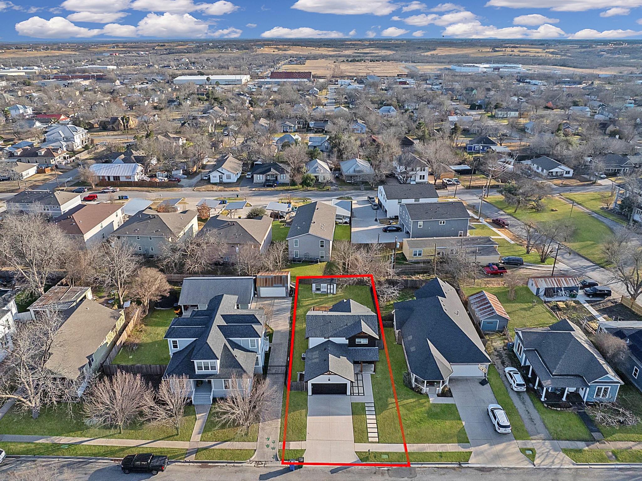 609A W 7th St, Taylor, TX 76574