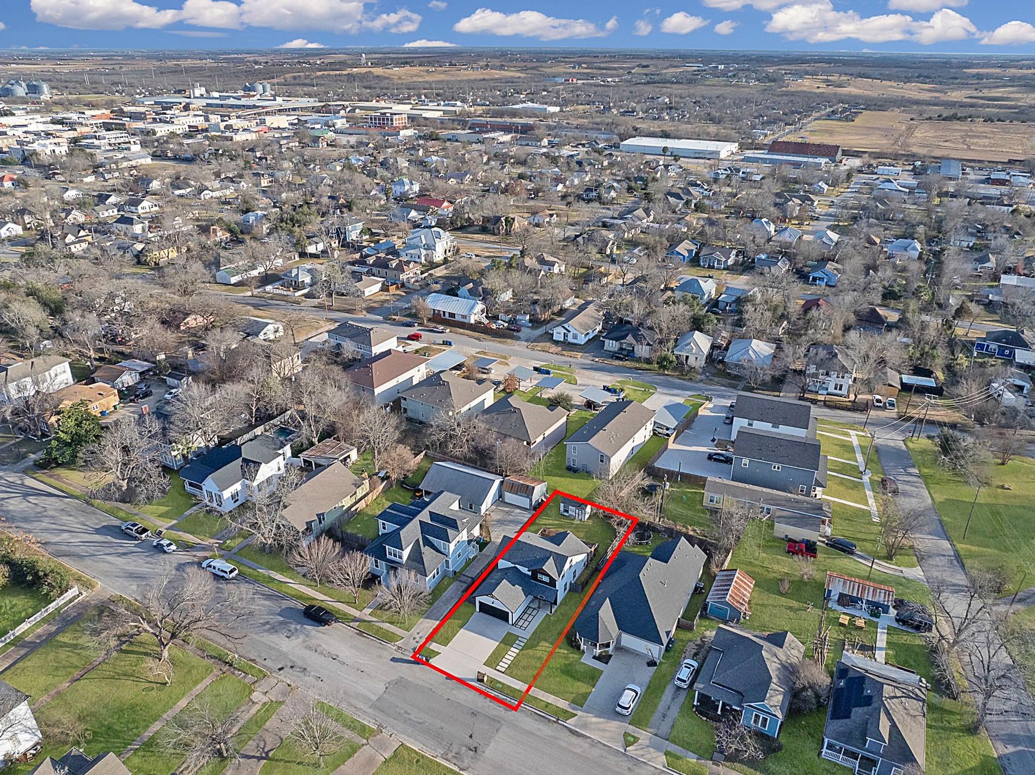 609A W 7th St, Taylor, TX 76574