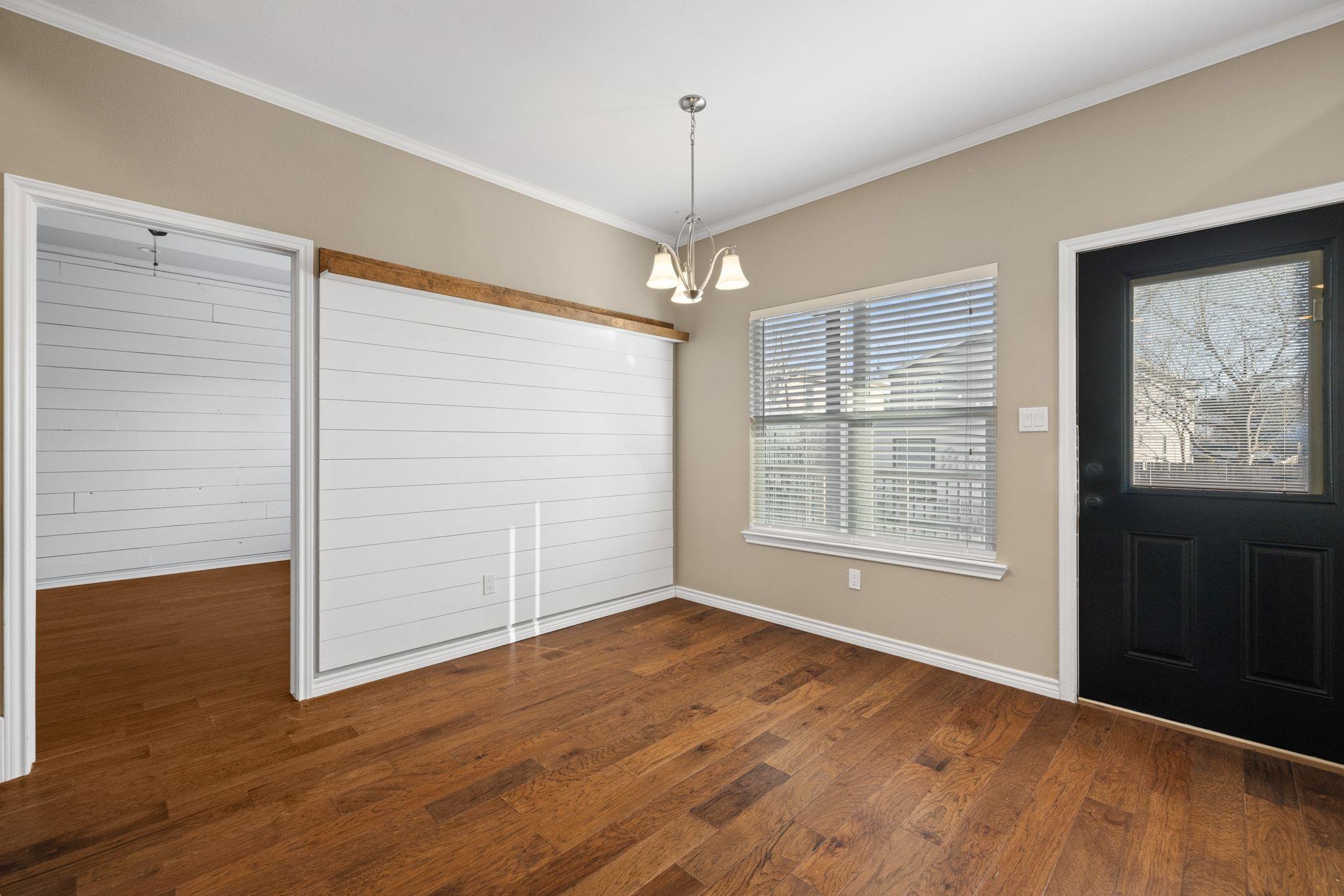 609A W 7th St, Taylor, TX 76574