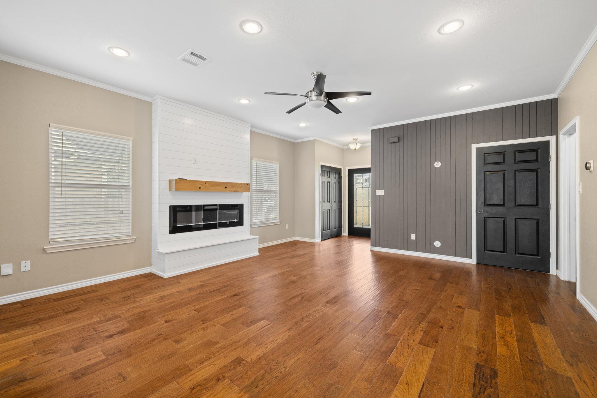 609A W 7th St, Taylor, TX 76574