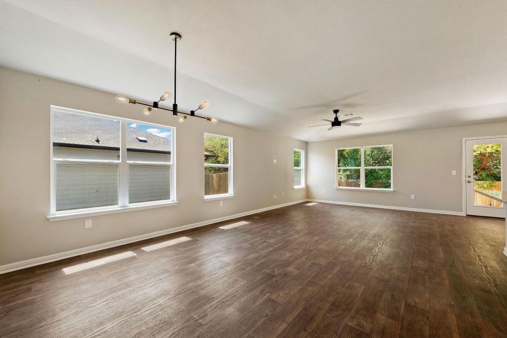 252 Bunting Ln, Bertram, TX 78605