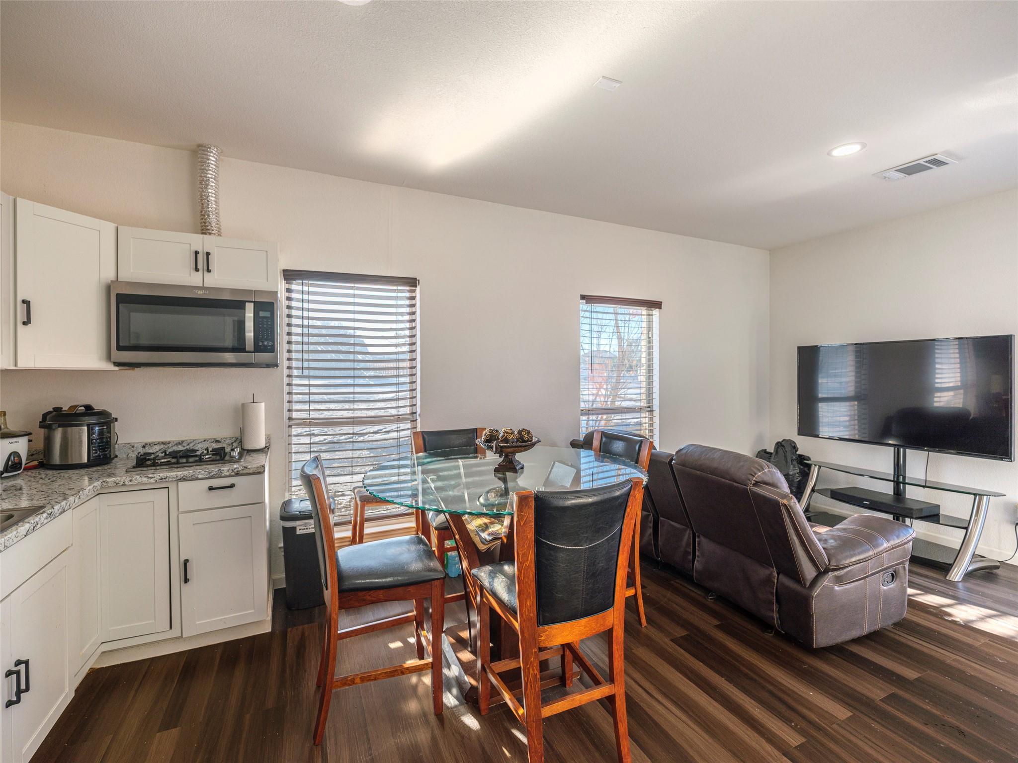 80 Family Cir, Hutto, TX 78634