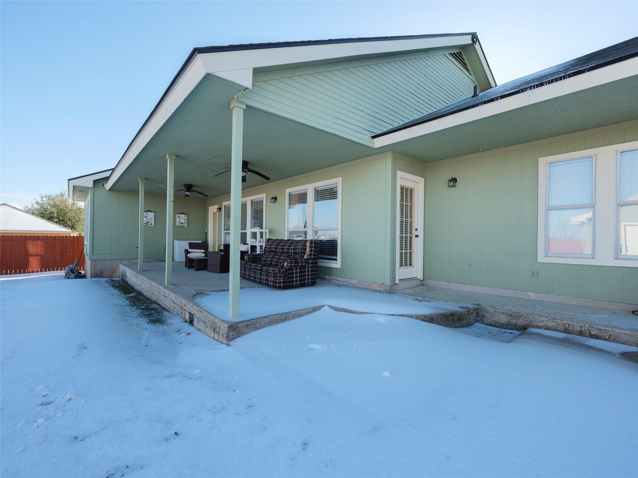 80 Family Cir, Hutto, TX 78634