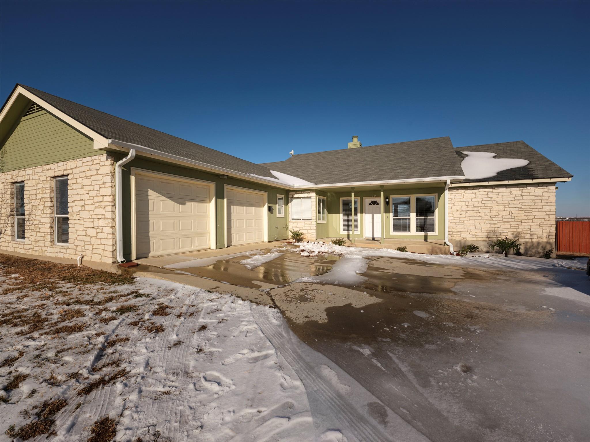 80 Family Cir, Hutto, TX 78634