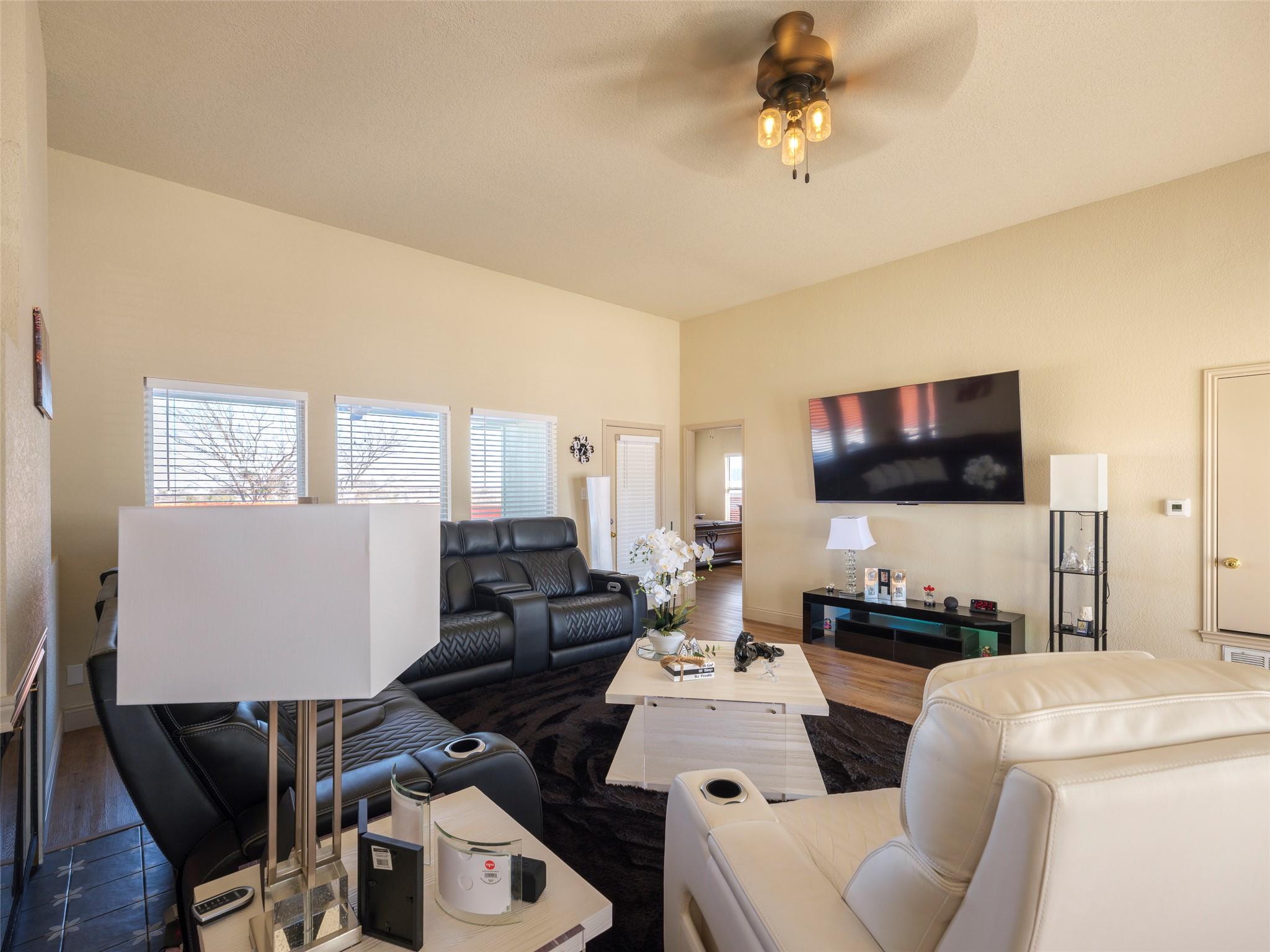 80 Family Cir, Hutto, TX 78634