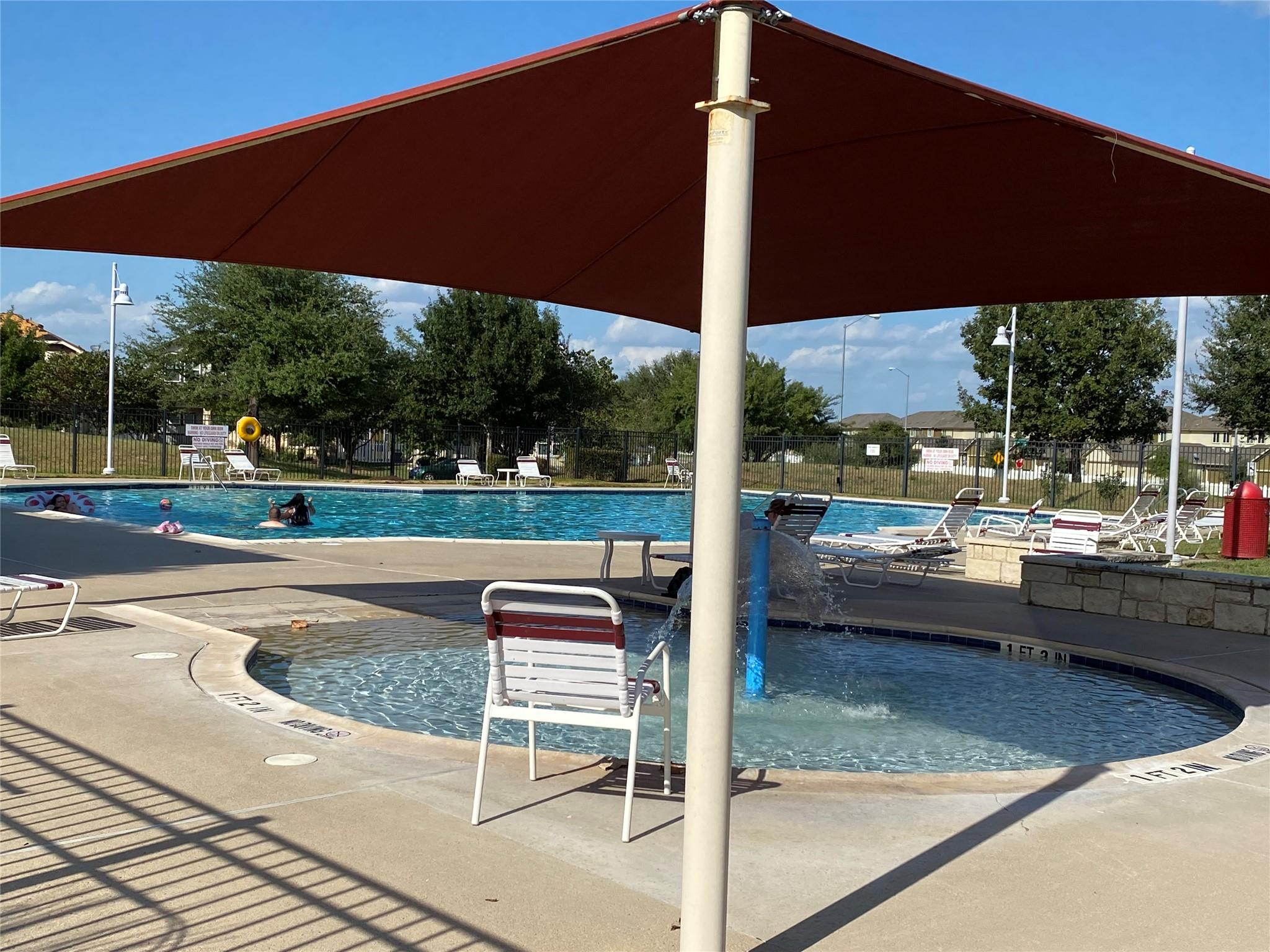 520 Rolling Oak Dr, Round Rock, TX 78664