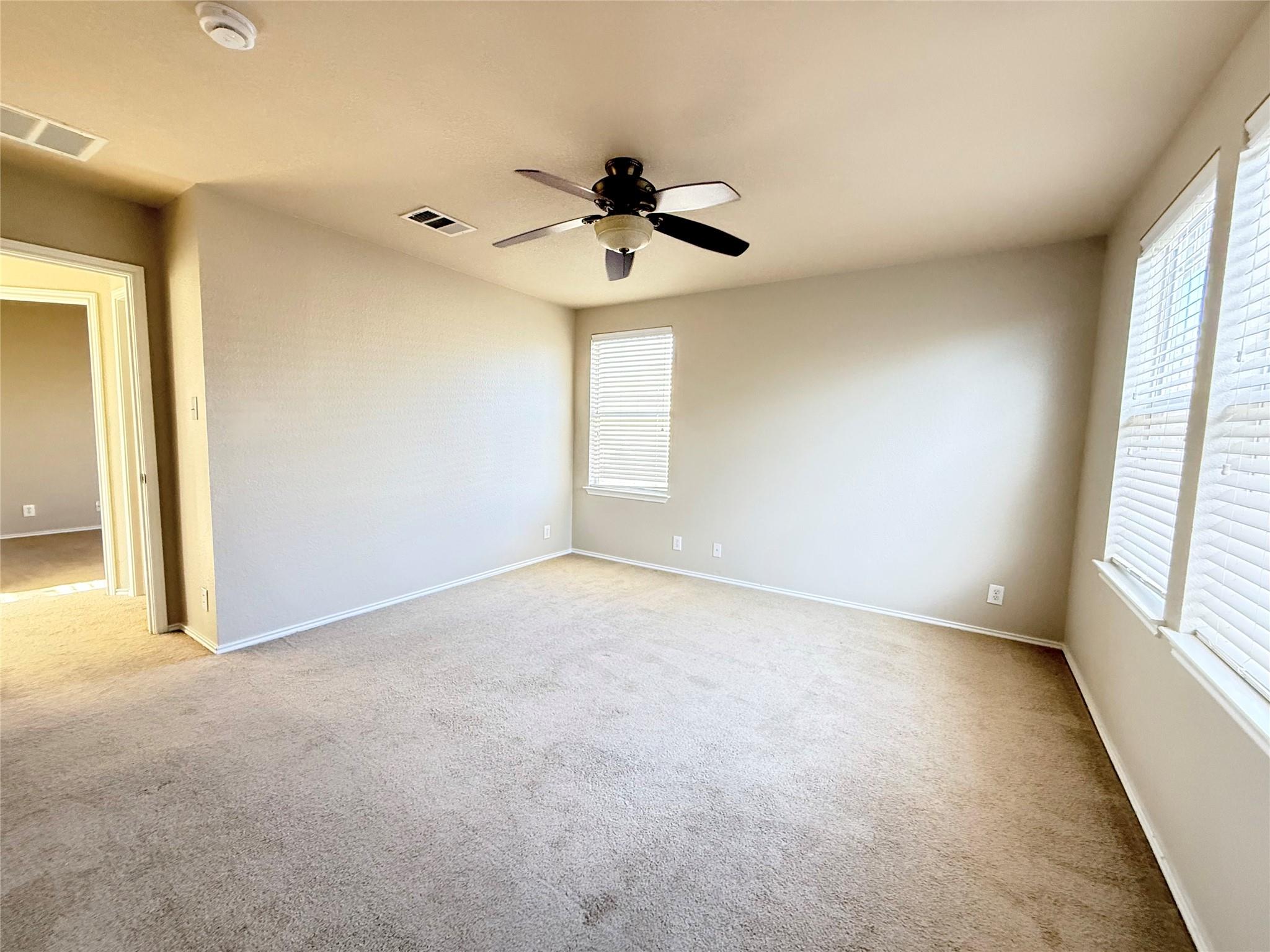 520 Rolling Oak Dr, Round Rock, TX 78664