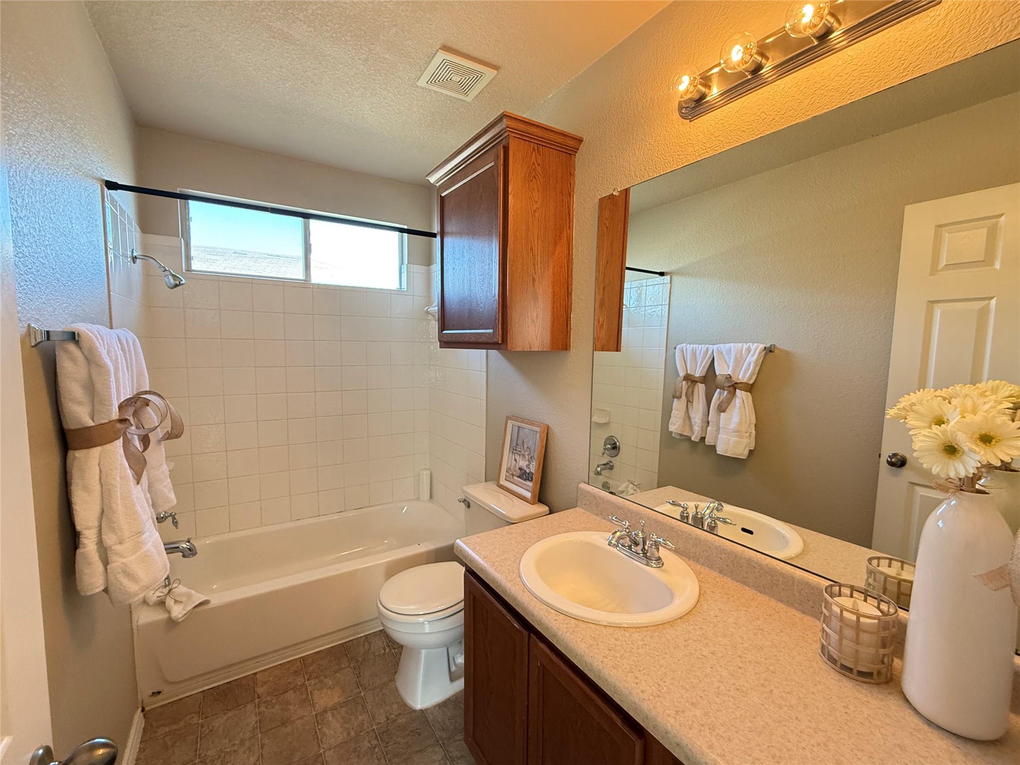 520 Rolling Oak Dr, Round Rock, TX 78664