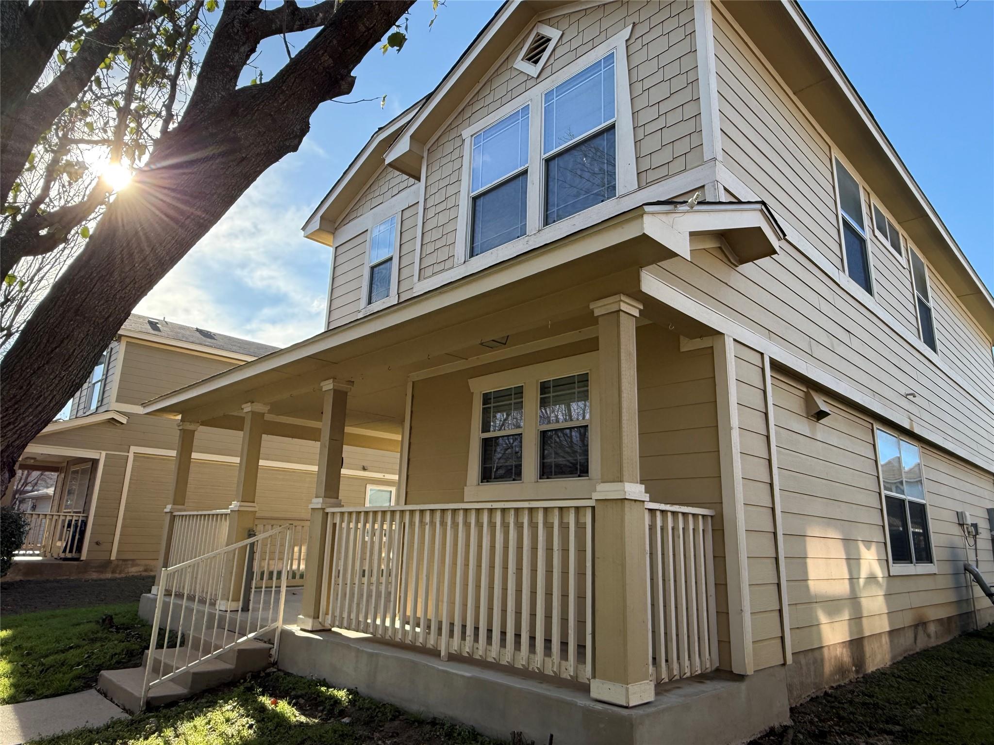 520 Rolling Oak Dr, Round Rock, TX 78664