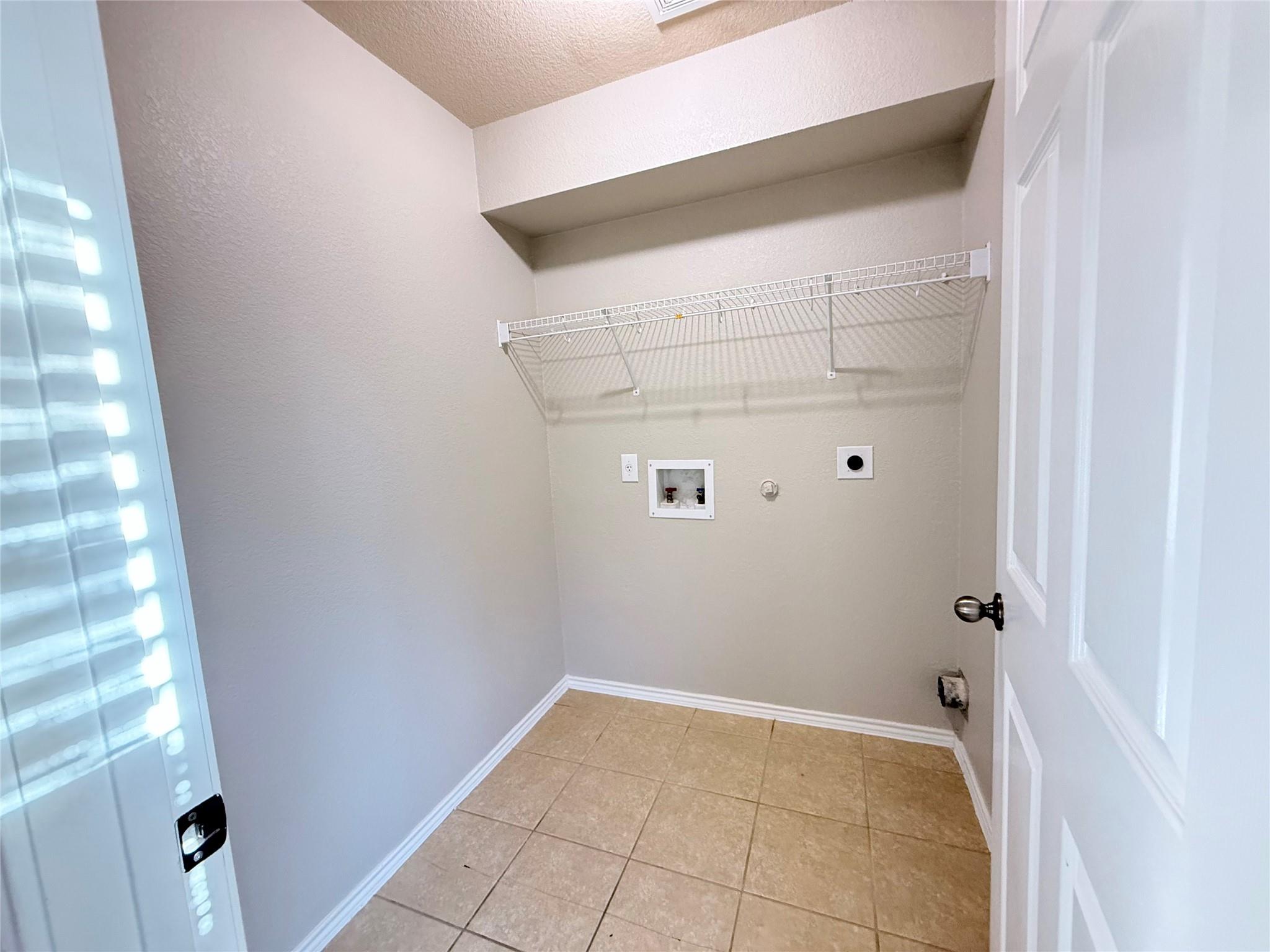 520 Rolling Oak Dr, Round Rock, TX 78664