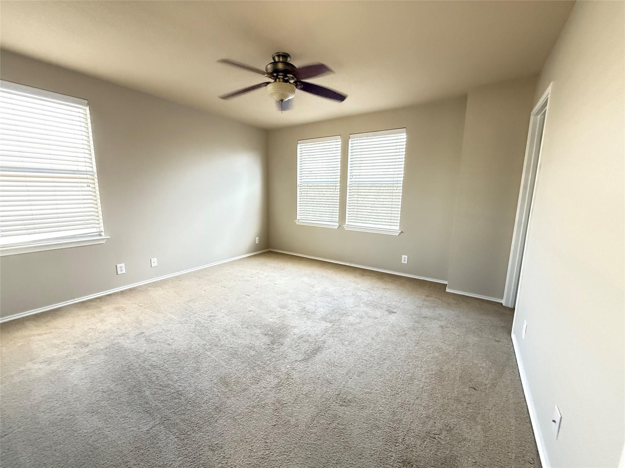 520 Rolling Oak Dr, Round Rock, TX 78664