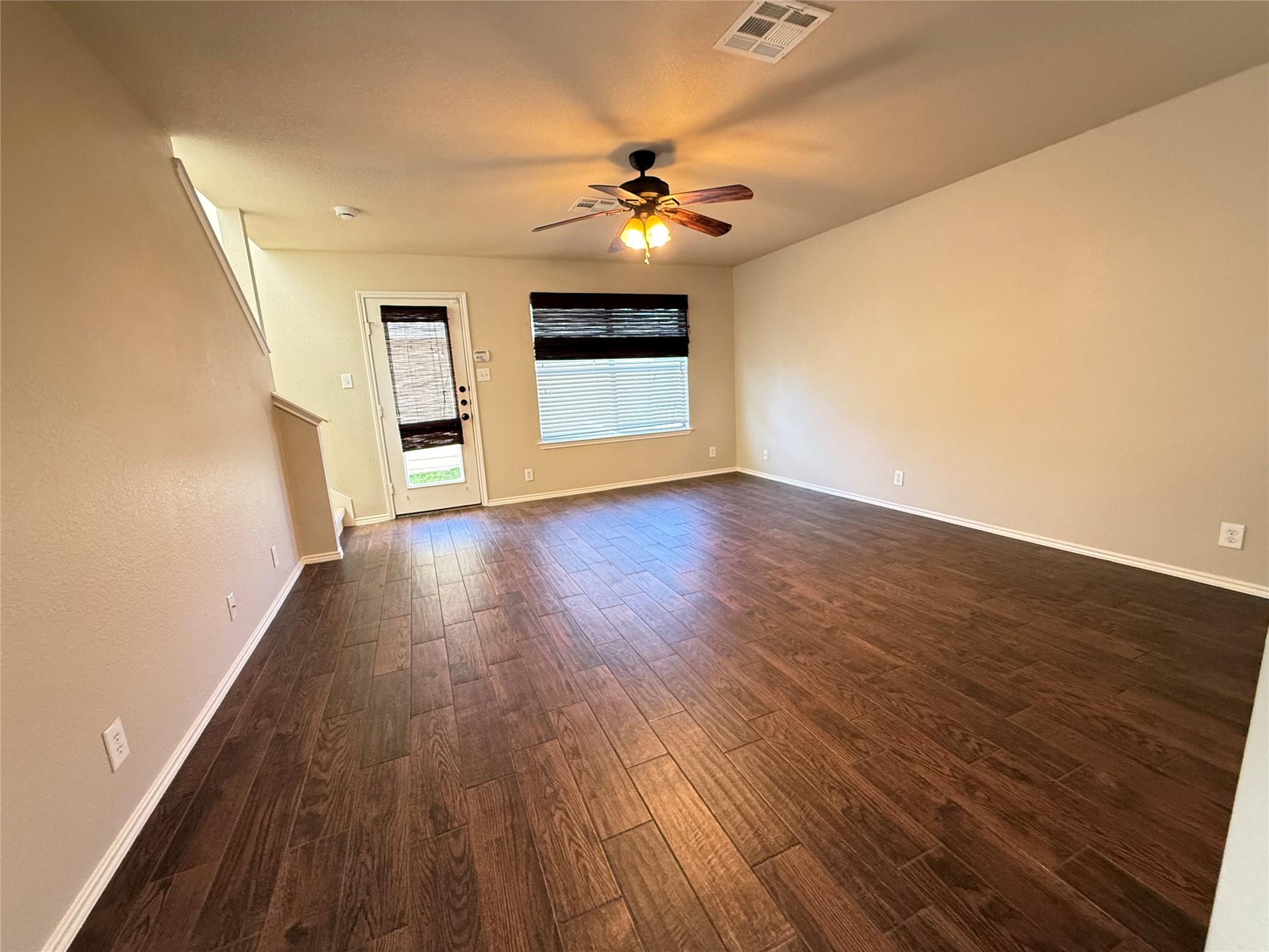 520 Rolling Oak Dr, Round Rock, TX 78664