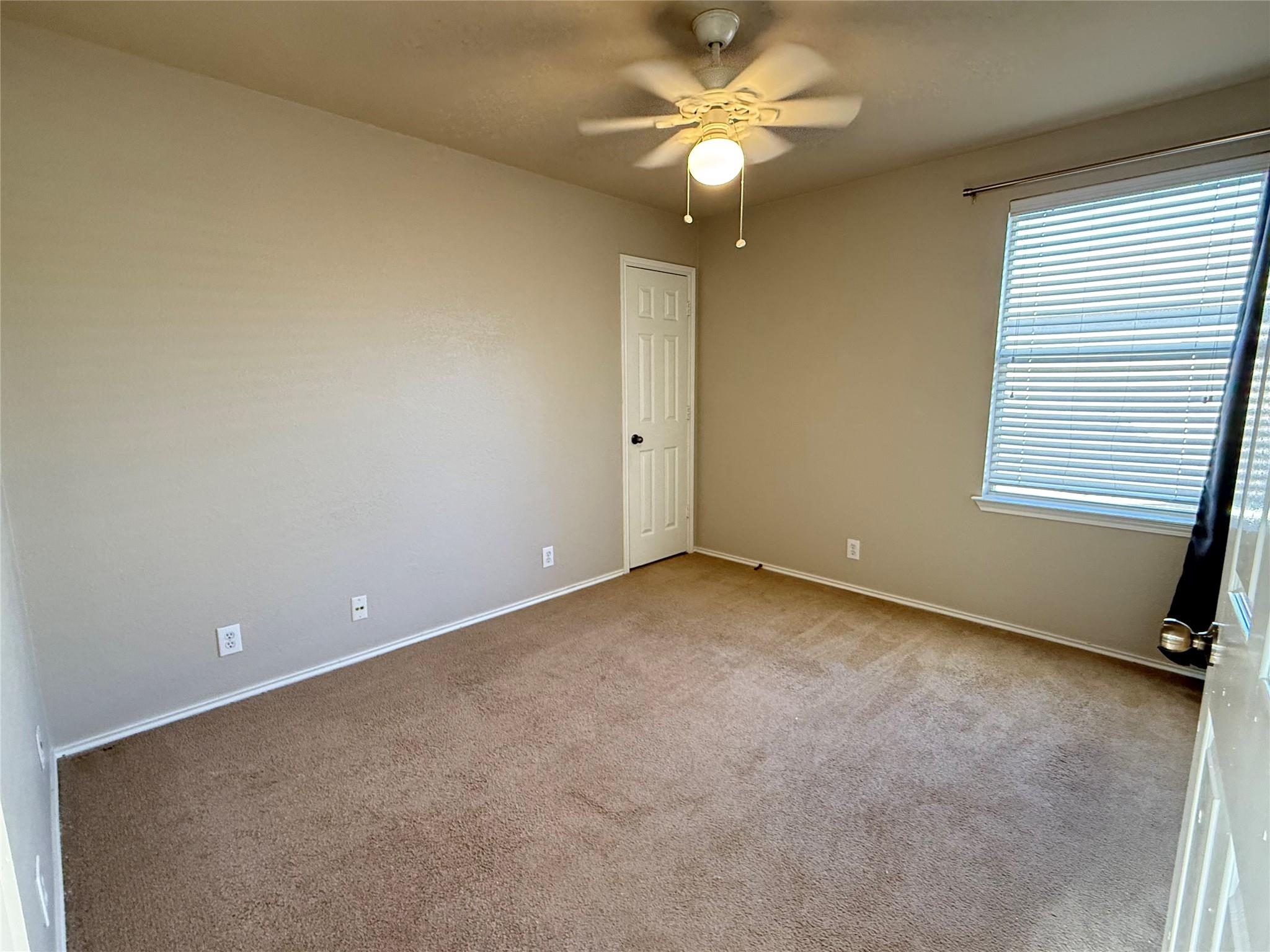 520 Rolling Oak Dr, Round Rock, TX 78664