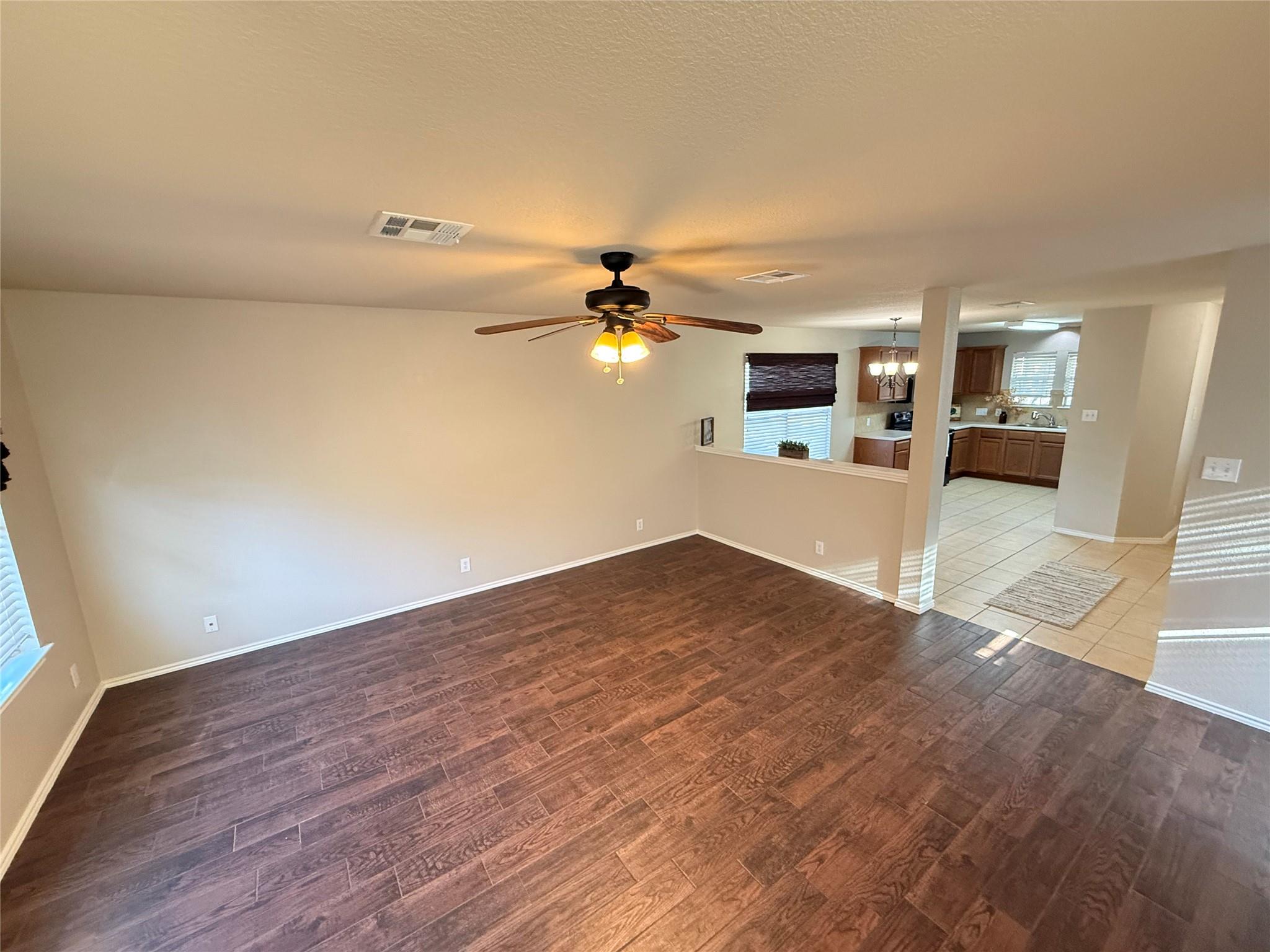 520 Rolling Oak Dr, Round Rock, TX 78664