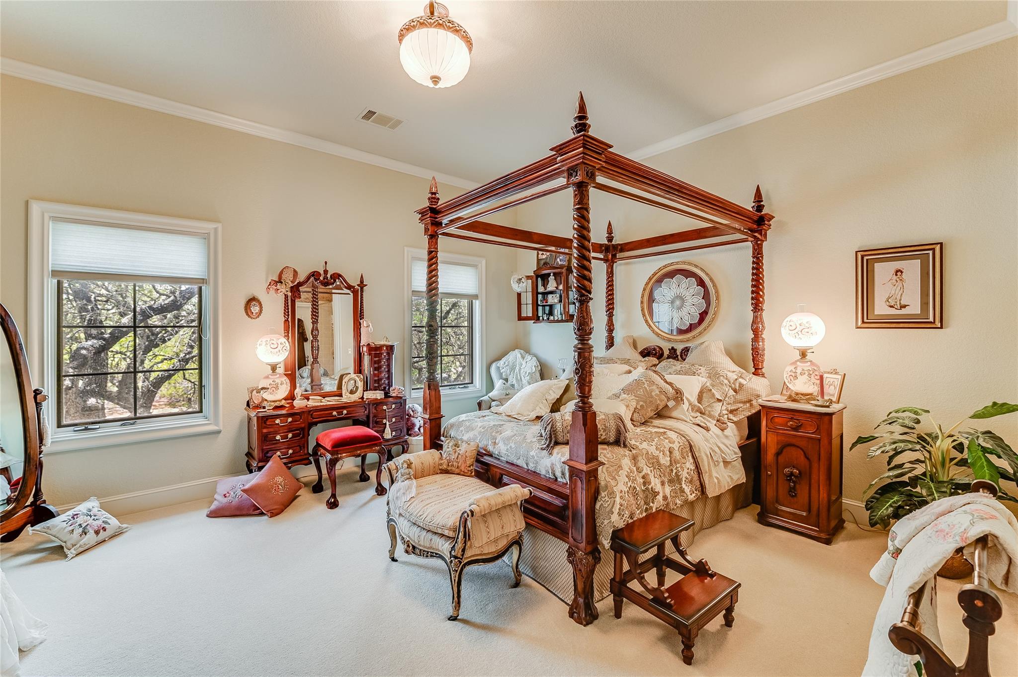 8611 Young Ln, Austin, TX 78737