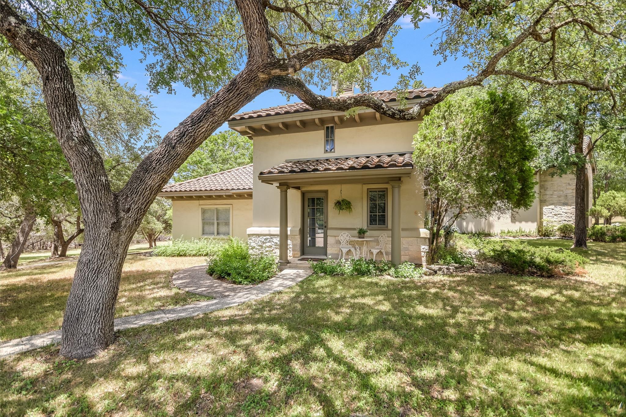 8611 Young Ln, Austin, TX 78737