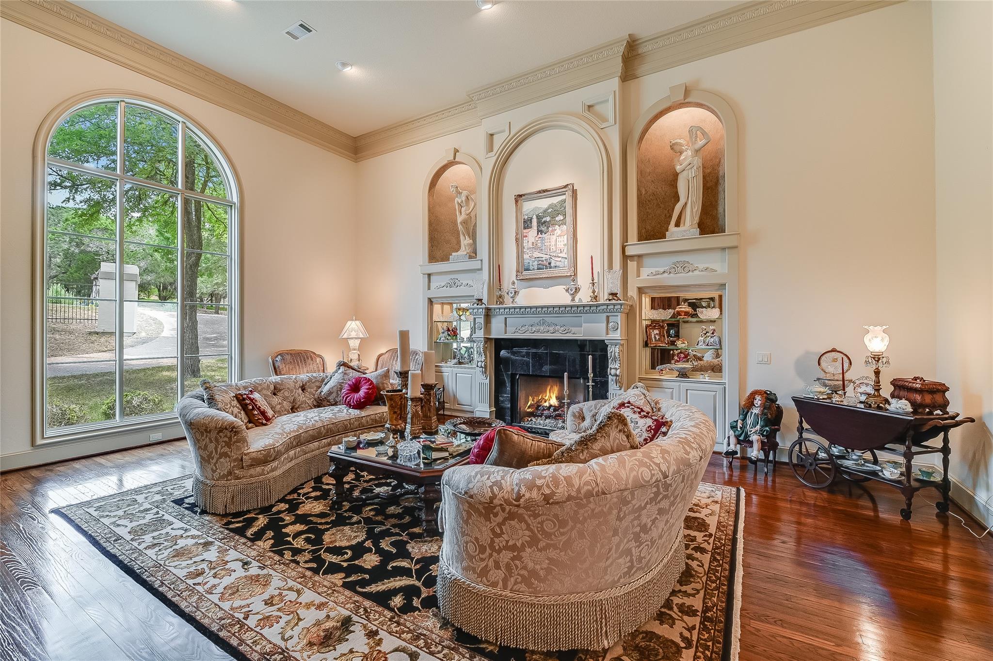 8611 Young Ln, Austin, TX 78737