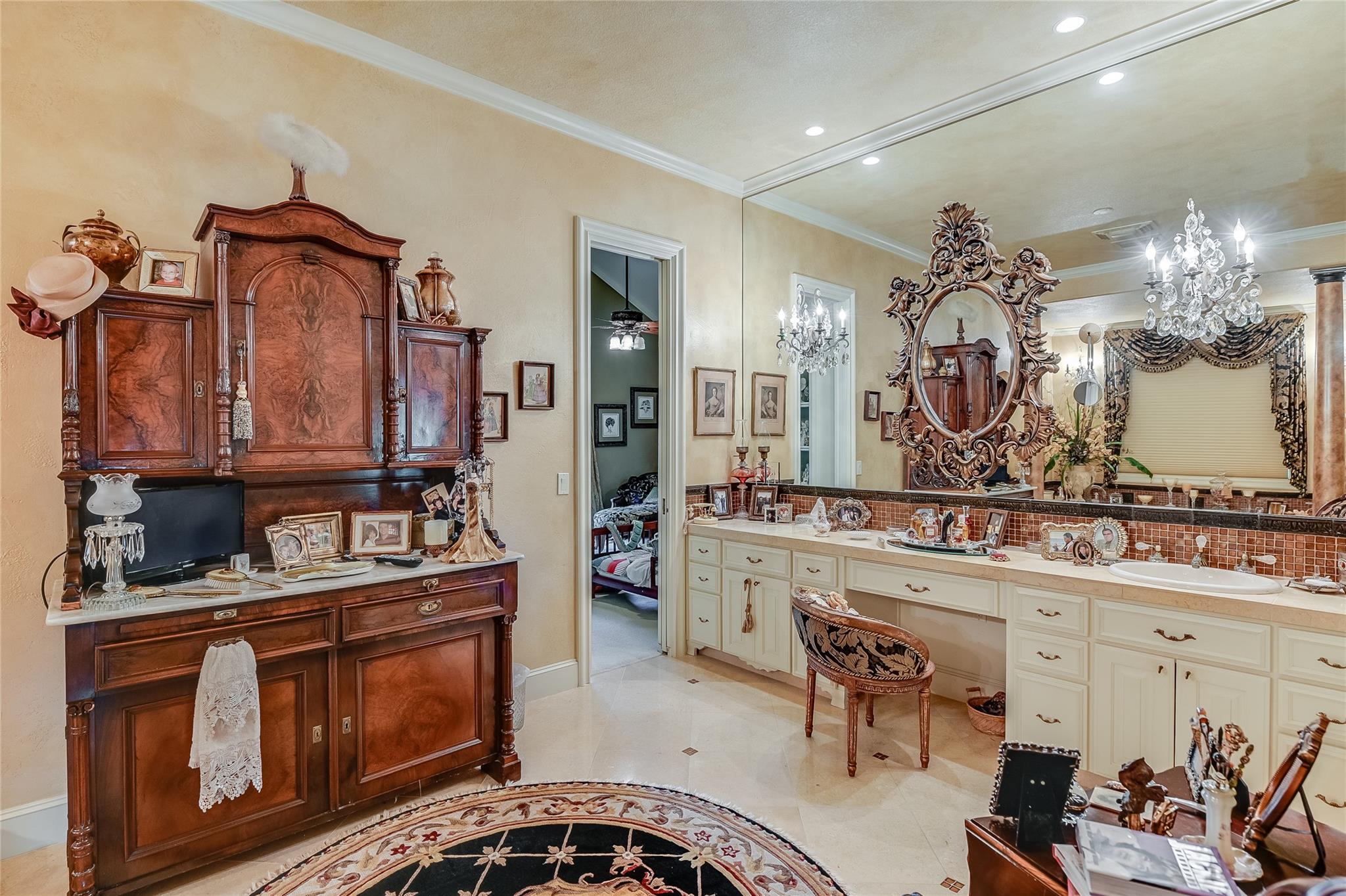 8611 Young Ln, Austin, TX 78737