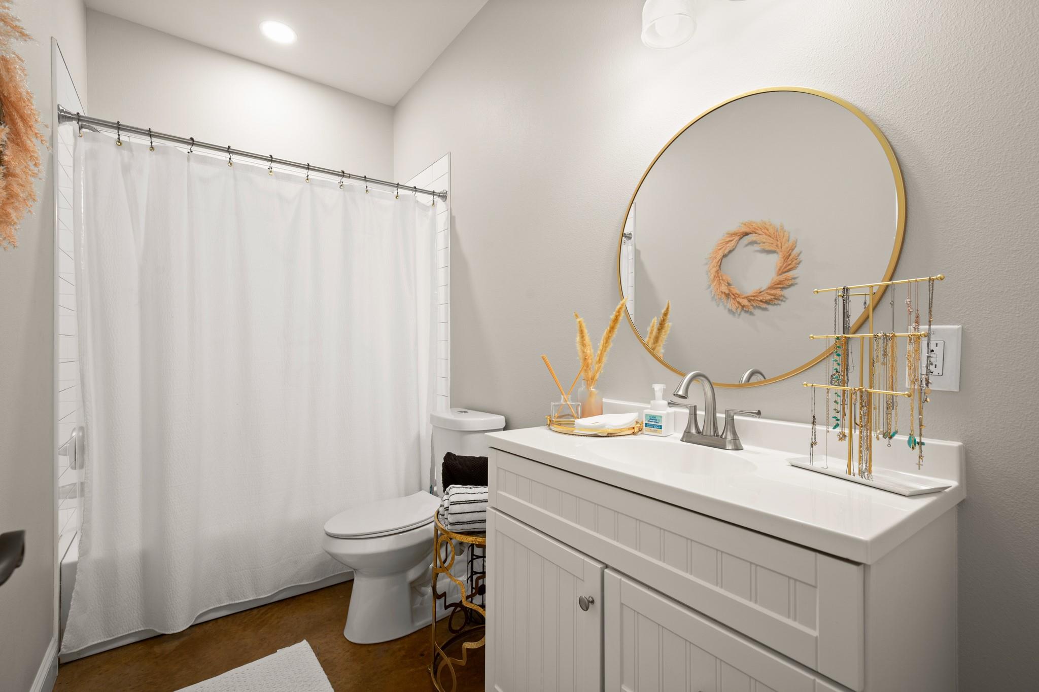 139 Way Station Trl, Smithville, TX 78957