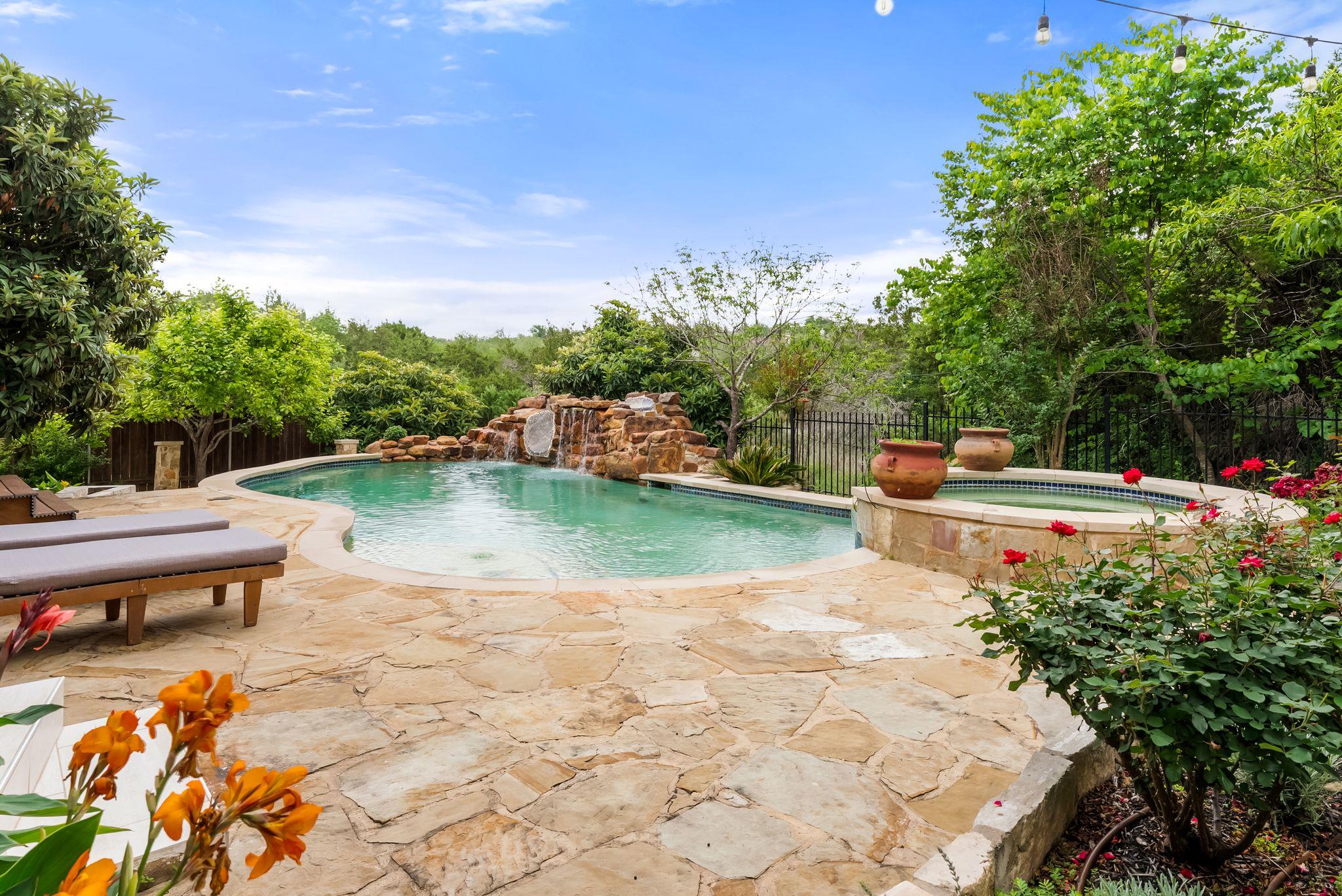 2429 Shire Ridge Dr, Austin, TX 78732